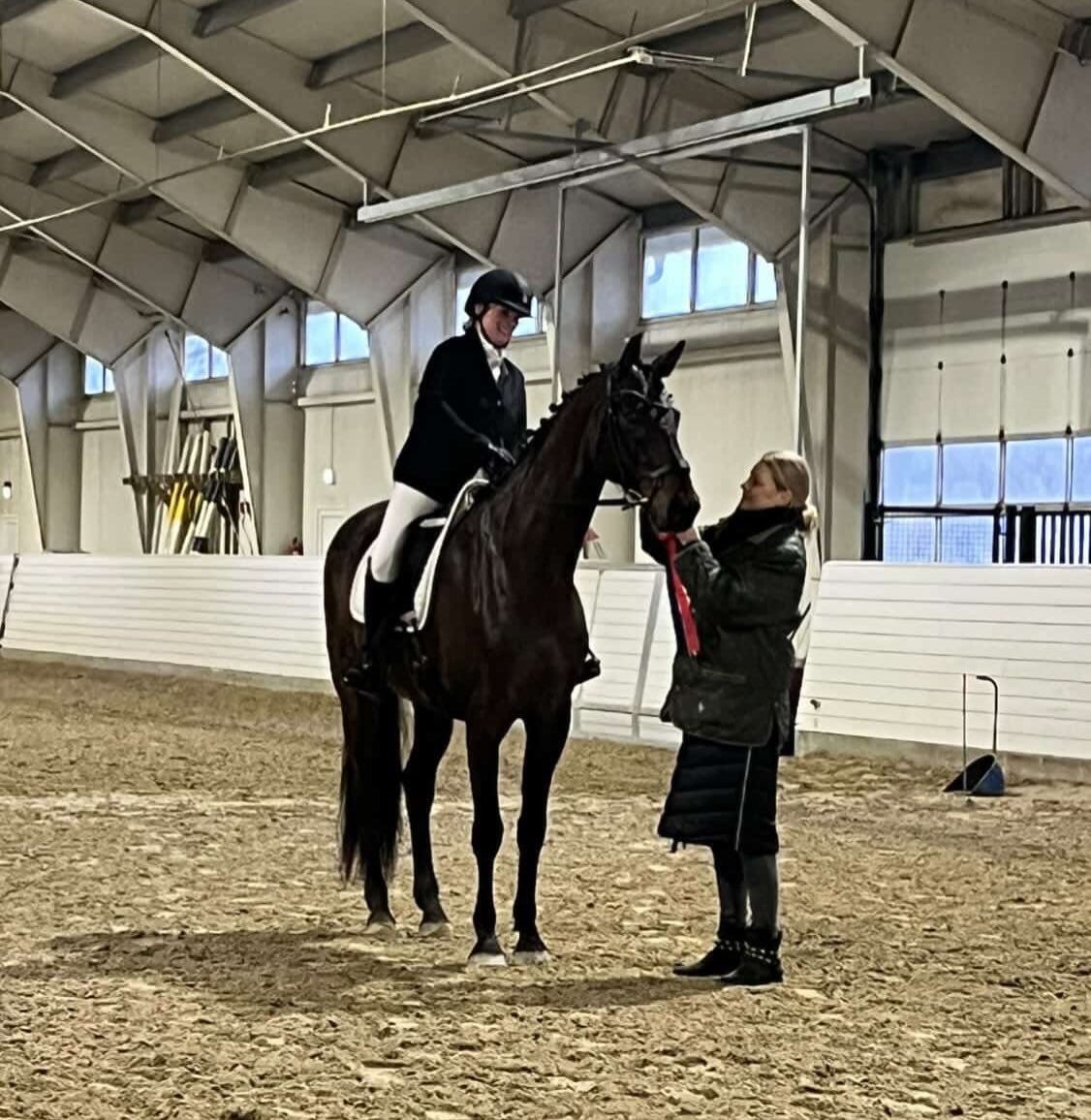 Stevnesesongen er godt i gang, og tre ryttere/fire hester  har startet dressurstevner i helgen. Fine sl&oslash;yfer ble det ogs&aring;🤩

S&oslash;ndre Nordstrand:
🎠Helena Sofia Trulsen Da Silva og Irupache vant MB: &laquo;Dette er v&aring;rt f&osla