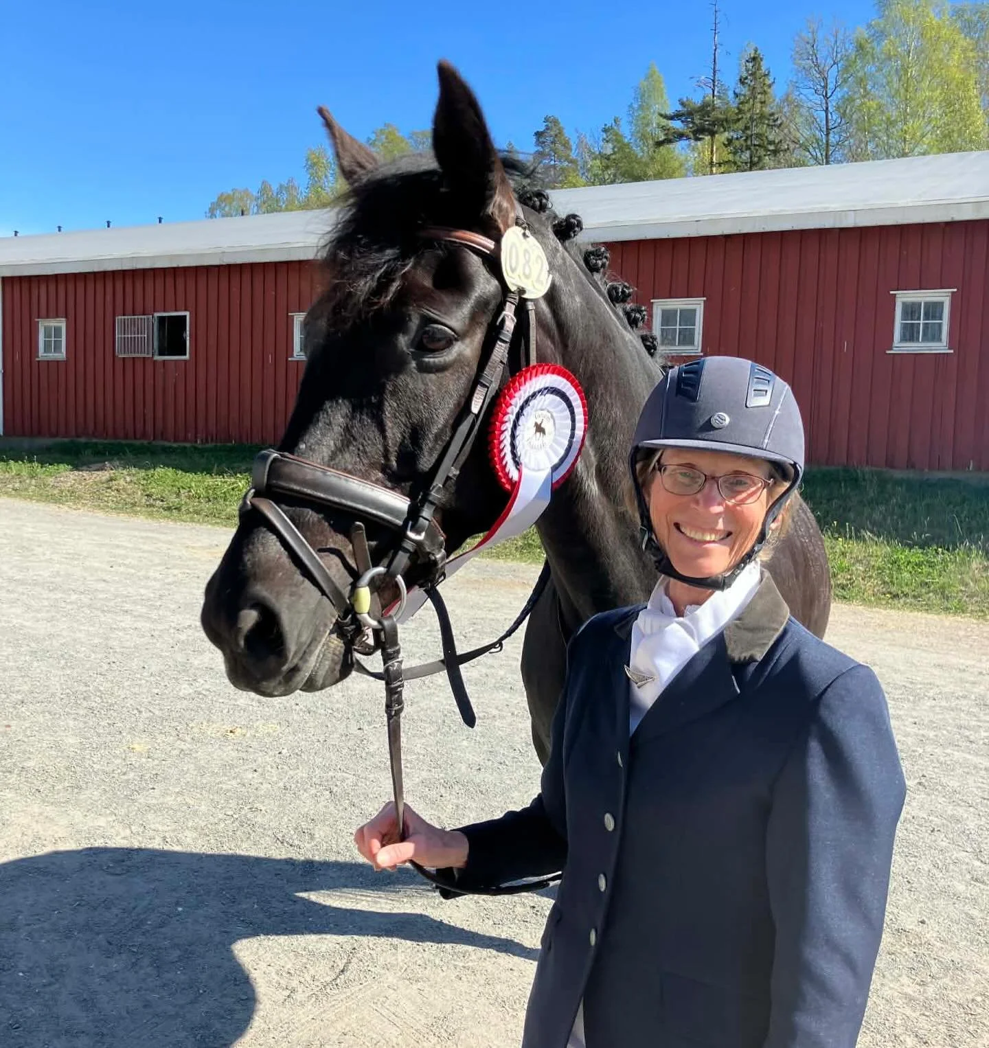 Klubben har ogs&aring; hatt startende p&aring; L/E dressurstevne p&aring; Tanum i helgen.

🎠Suzanne Sch&oslash;nkopf og Saint Louis startet MB4 l&oslash;rdag, hvor de vant klassen p&aring; gode 68,2 %. P&aring; s&oslash;ndag debuterte de i MA, p&ari
