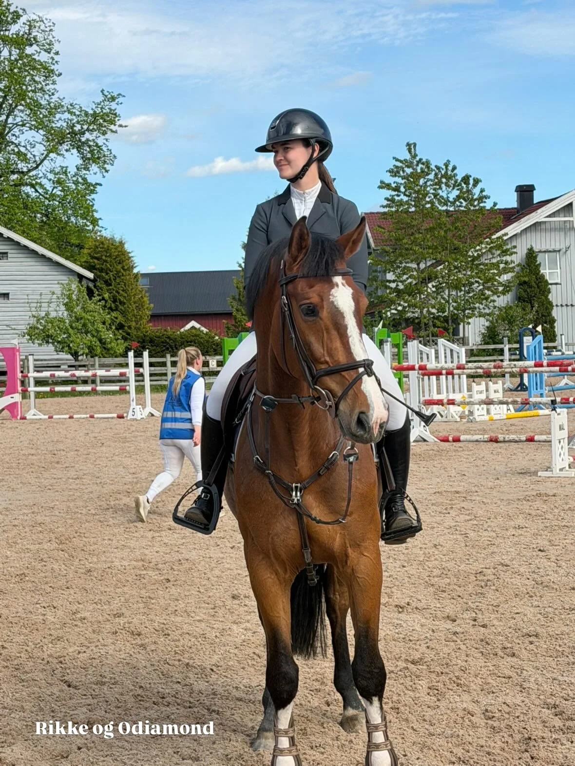 FOR EN HELG! 

⭐️ 8 startende var ute &aring; representerte Nittedal Rideklubb i helgen⭐️ 

⭐️Vi i sprangkomiteen vet at bak hver start ligger timer med innsats &ndash; gratulerer s&aring; mye til alle sammen.⭐️

Hadeland Ride og Kj&oslash;reklubb, E