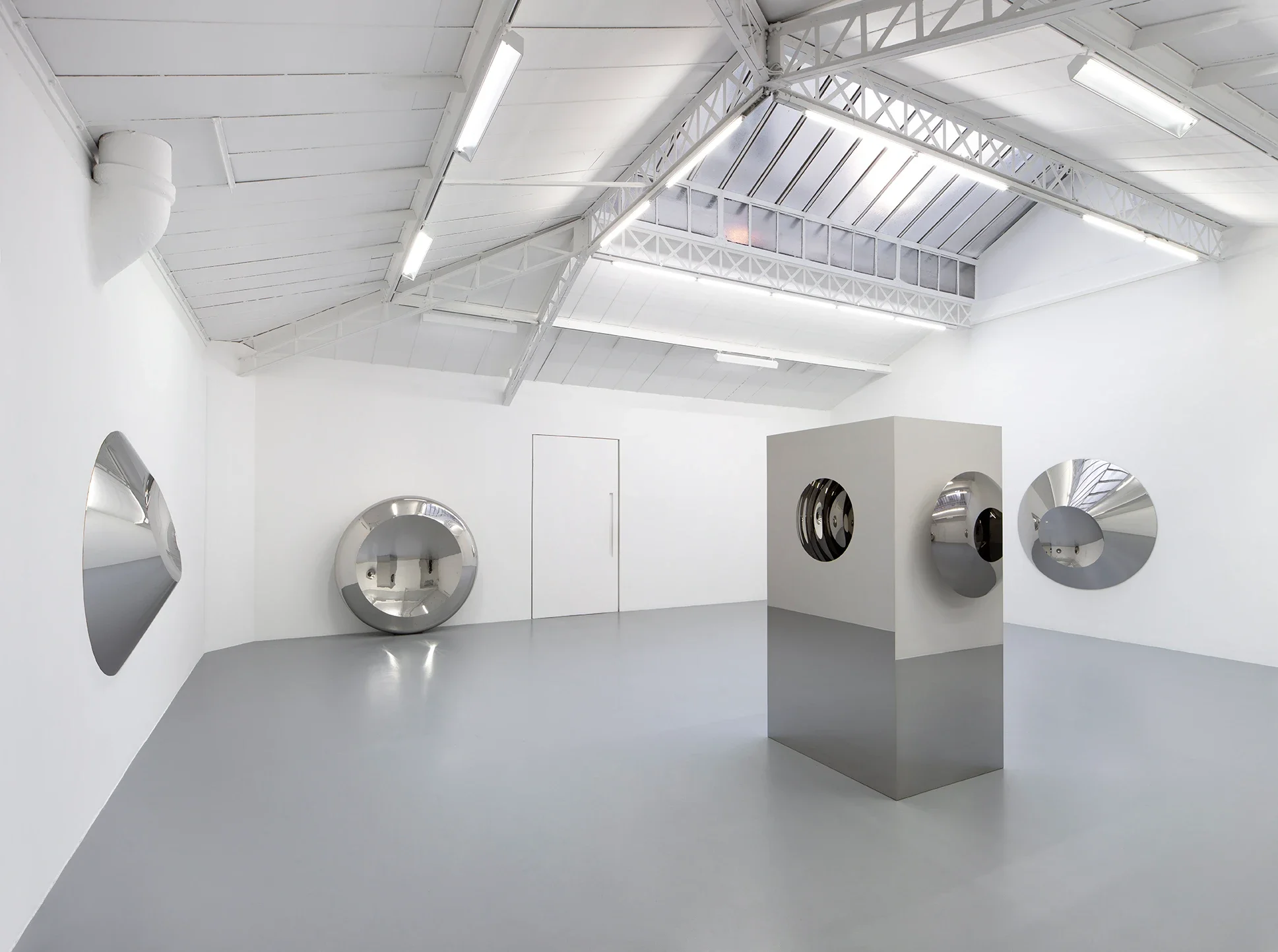 ANISH KAPOOR MENNOUR GALLERY