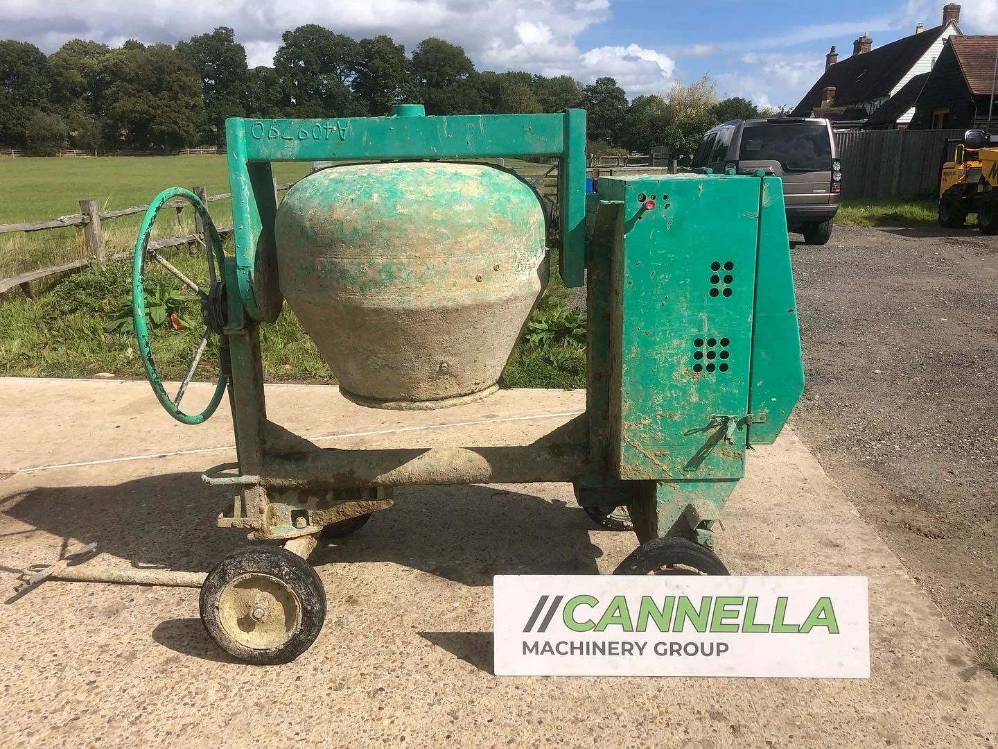 Belle 100XT Diesel mixer electric start
Yanmar engine
Good condition
New battery 
Year 2006
Just had full service all oils and belts
T.E.R certification 
Starts and runs all day ready for work
Viewings welcome 
90 day warranty 
Stock no. #27

&pound;