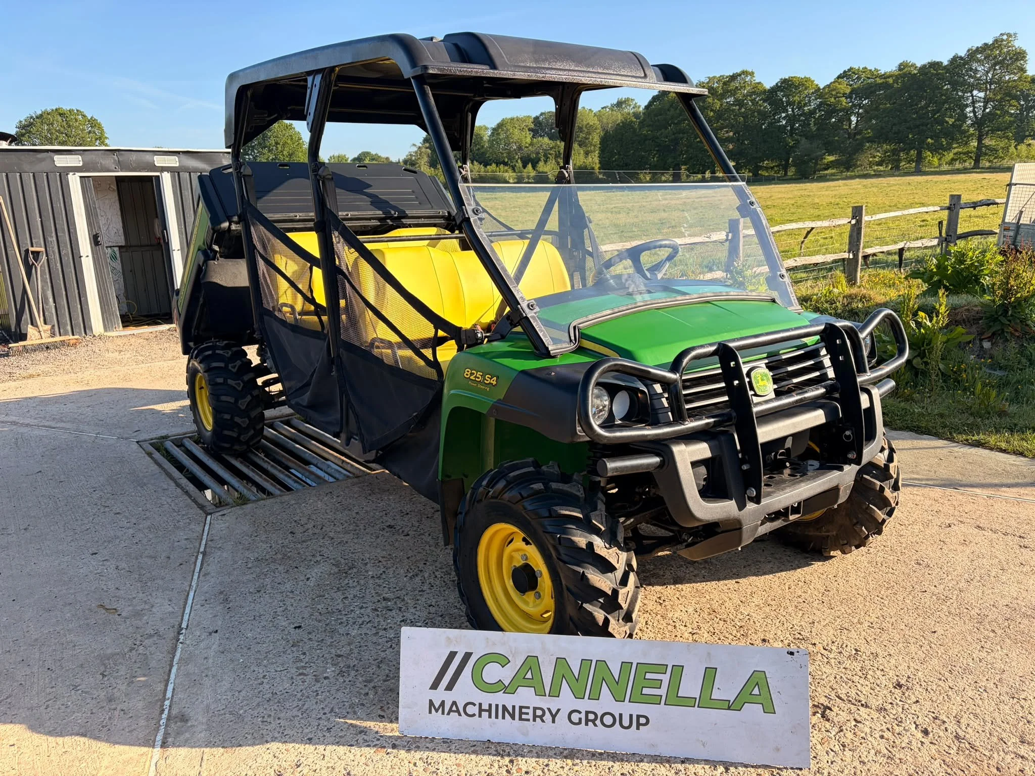 John Deere Gator S4 825i