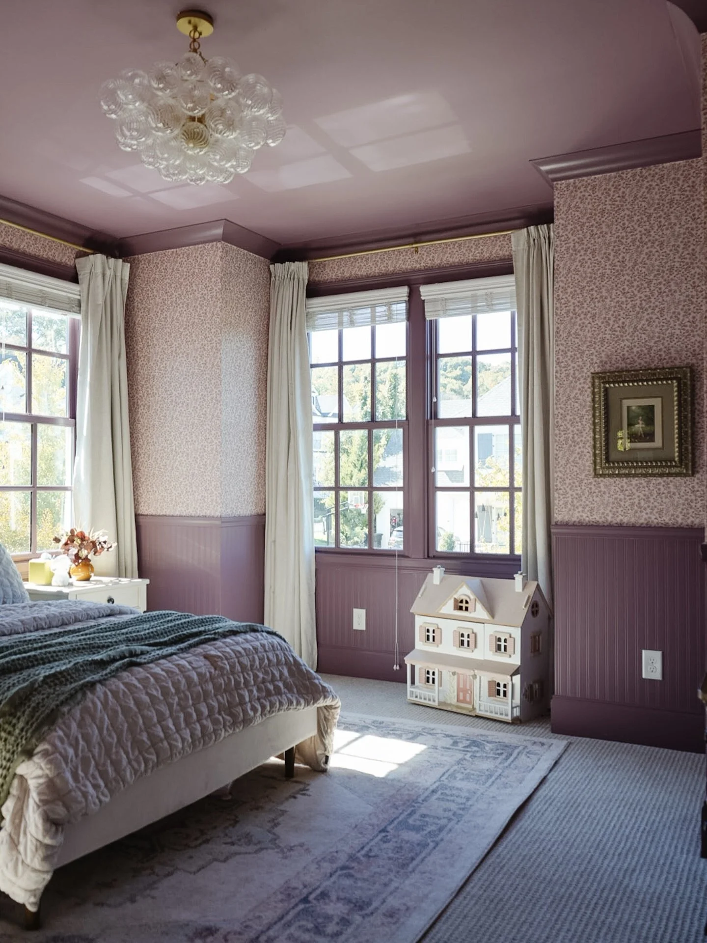 Here's your sign to not be afraid of color! And while you're at it, just color drench the whole room, ok? 

Swipe to see the before -->

This space will always be a favorite of mine 🥹
Wallpaper is from @loomwell and color is @sherwinwilliams Rive