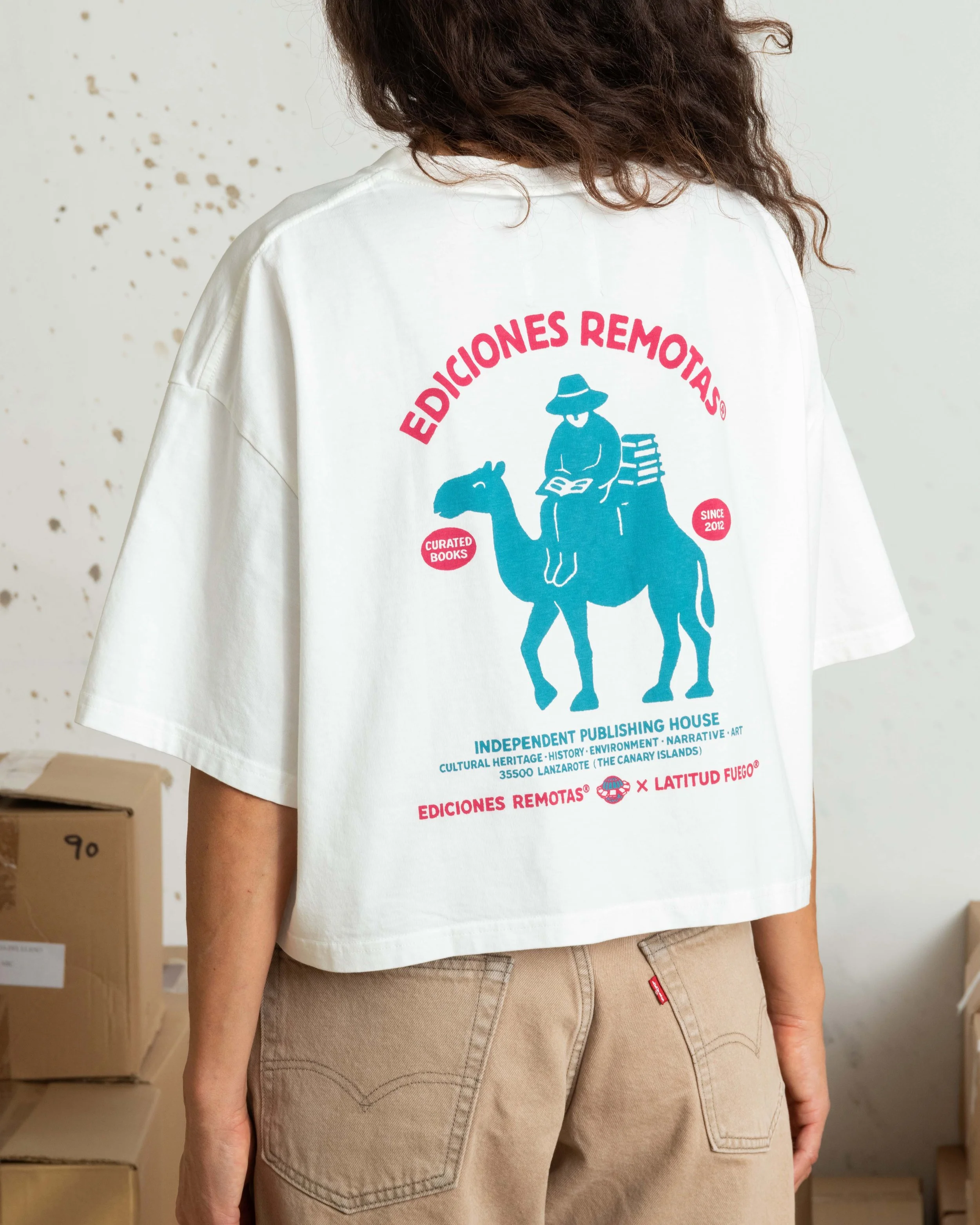 Latitud_Fuego_Ediciones_Remotas_camiseta_Front_Crop_LXLdetail.jpg