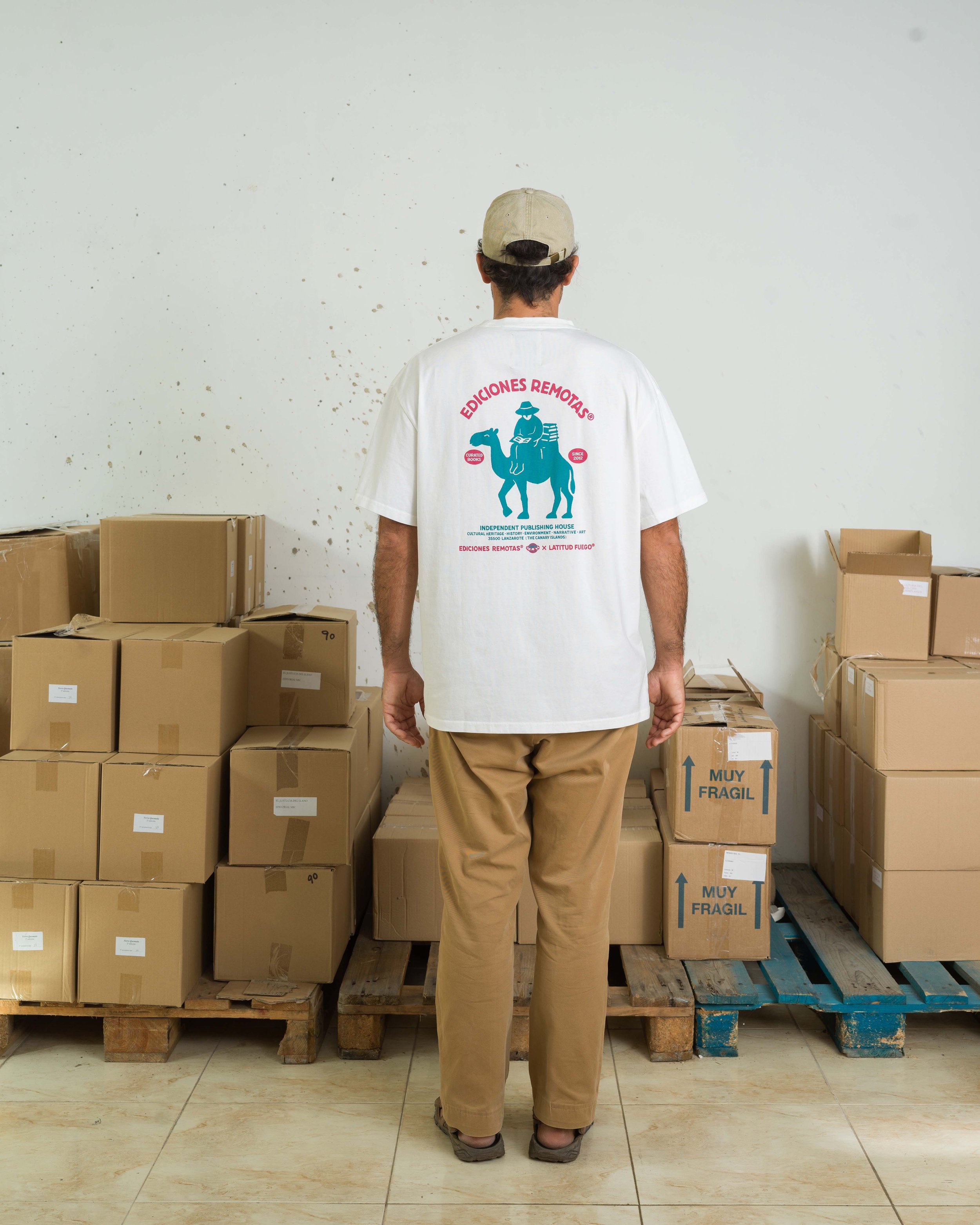 Latitud_Fuego_Ediciones_Remotas_camiseta_Back_Normal_LXL.jpg