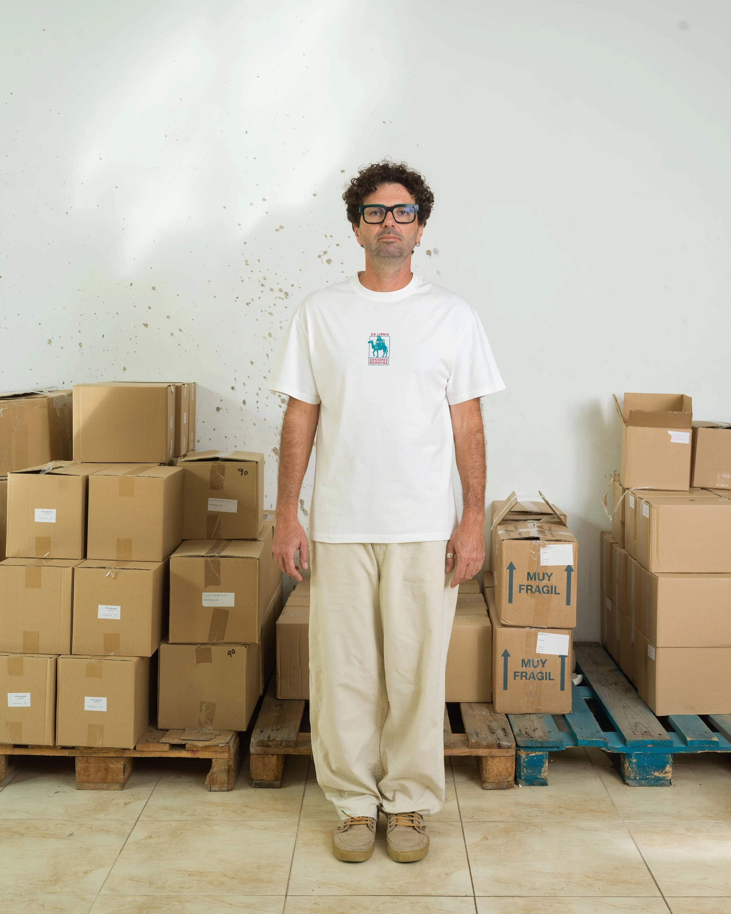 Latitud_Fuego_Ediciones_Remotas_camiseta_Front_Normal_SM.jpg