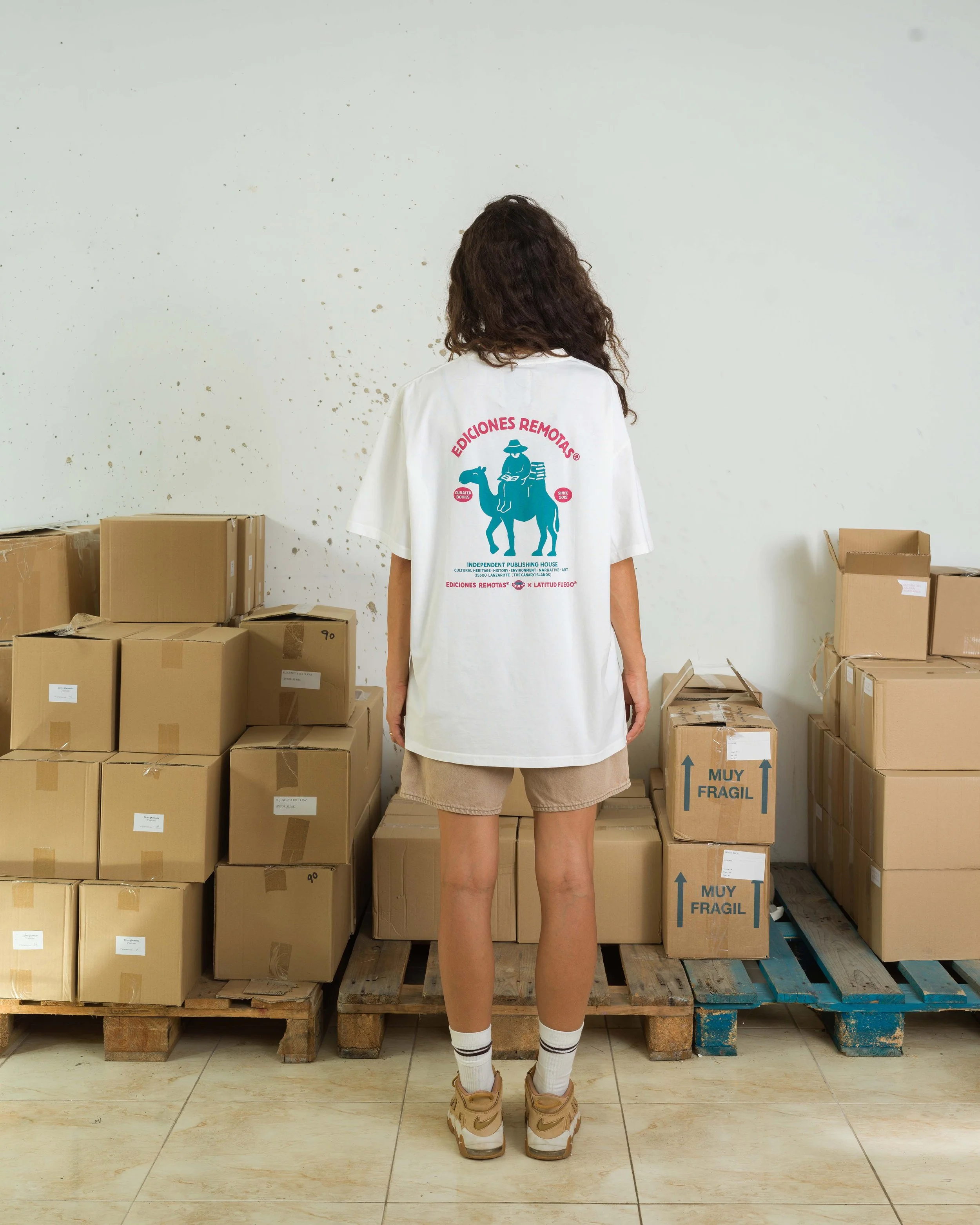 Latitud_Fuego_Ediciones_Remotas_camiseta_Back_Normal_LXL2.jpg