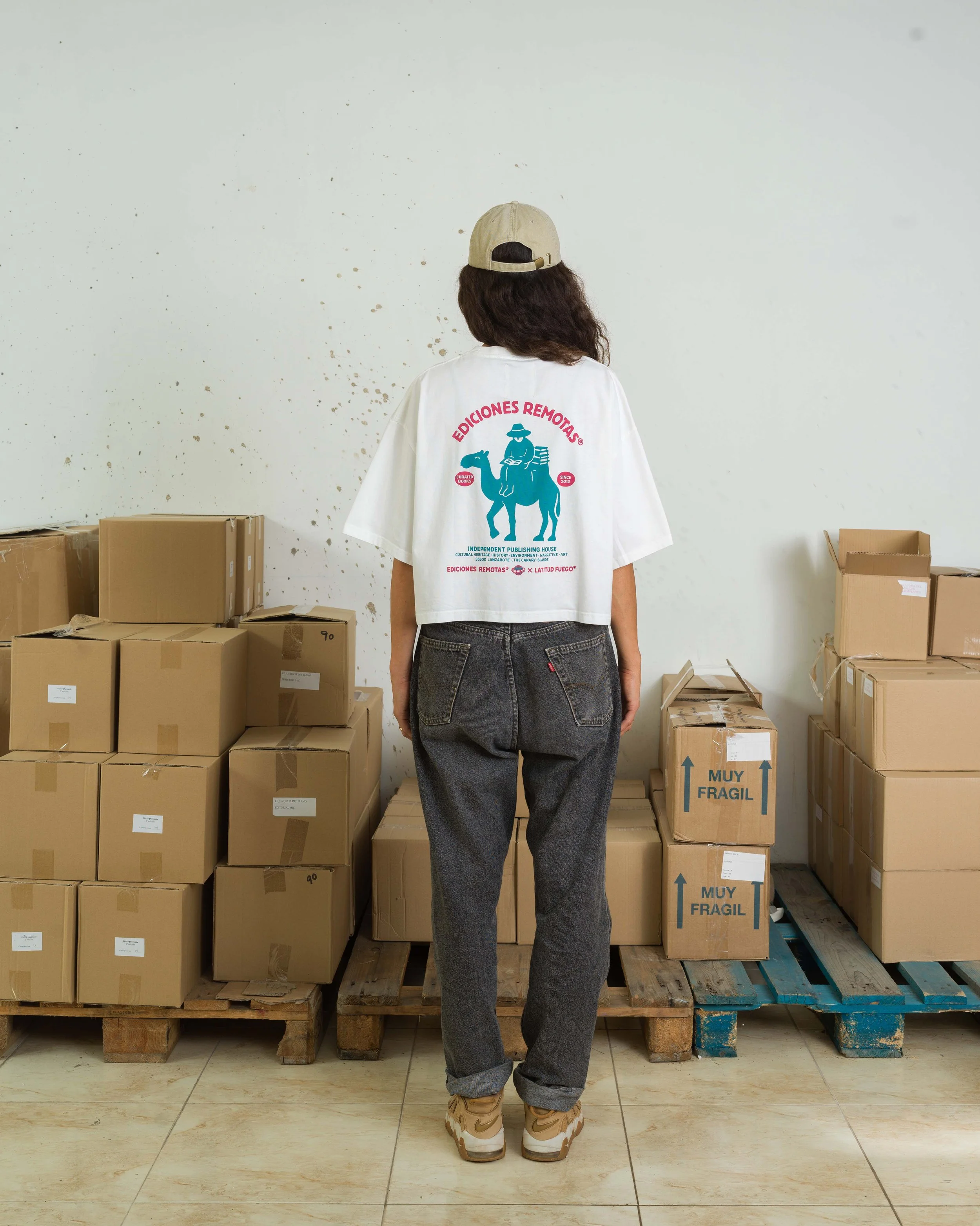 Latitud_Fuego_Ediciones_Remotas_camiseta_Back_Crop_LXL.jpg