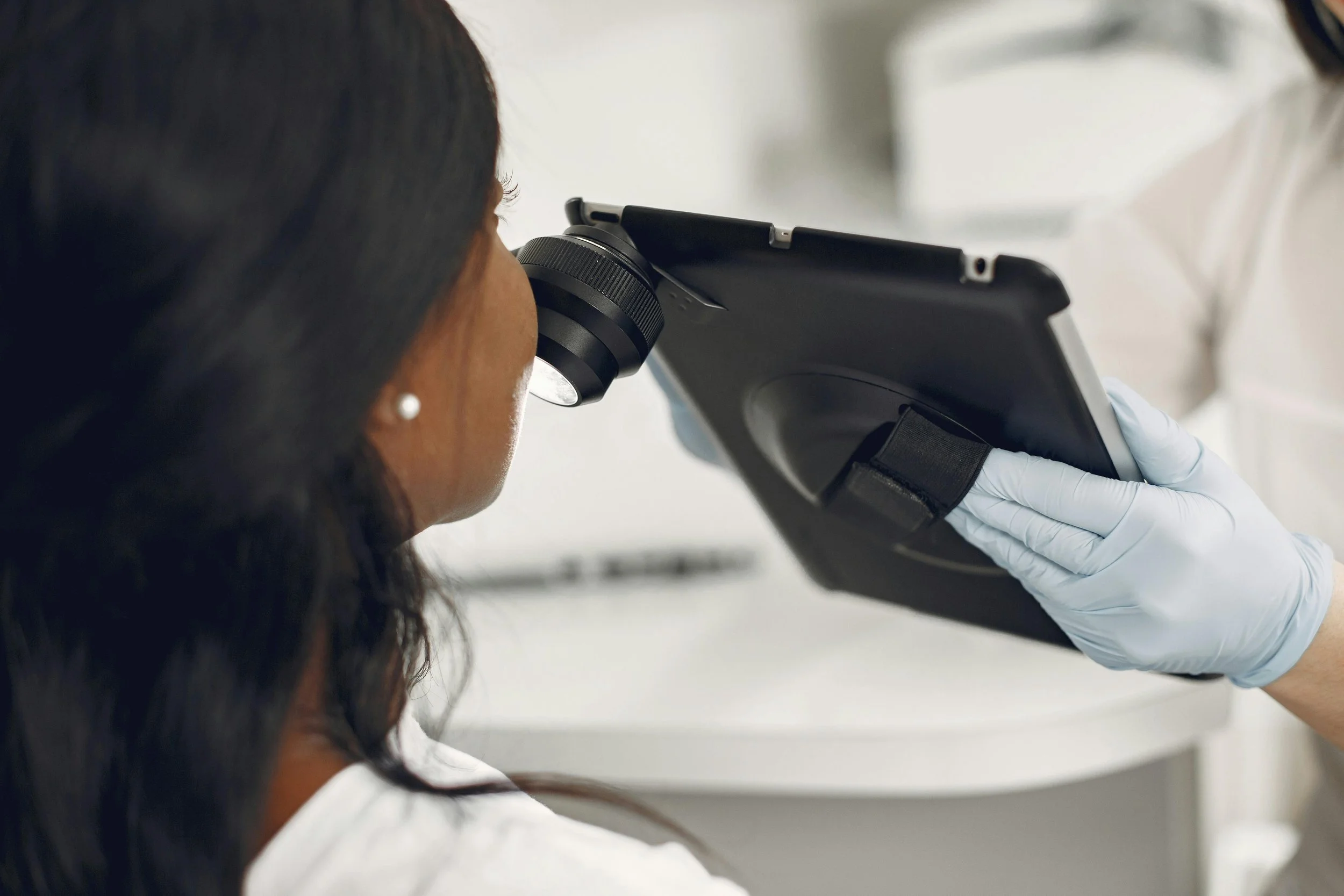 Ne brûlez pas les étapes : pourquoi le diagnostic médical doit toujours précéder un acte esthétique