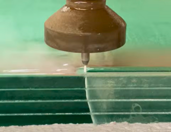 Destaje sobre vidrio laminado de seguridad de 40 mm.