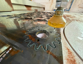 Corte de engranaje sobre fierro de 20 mm.
