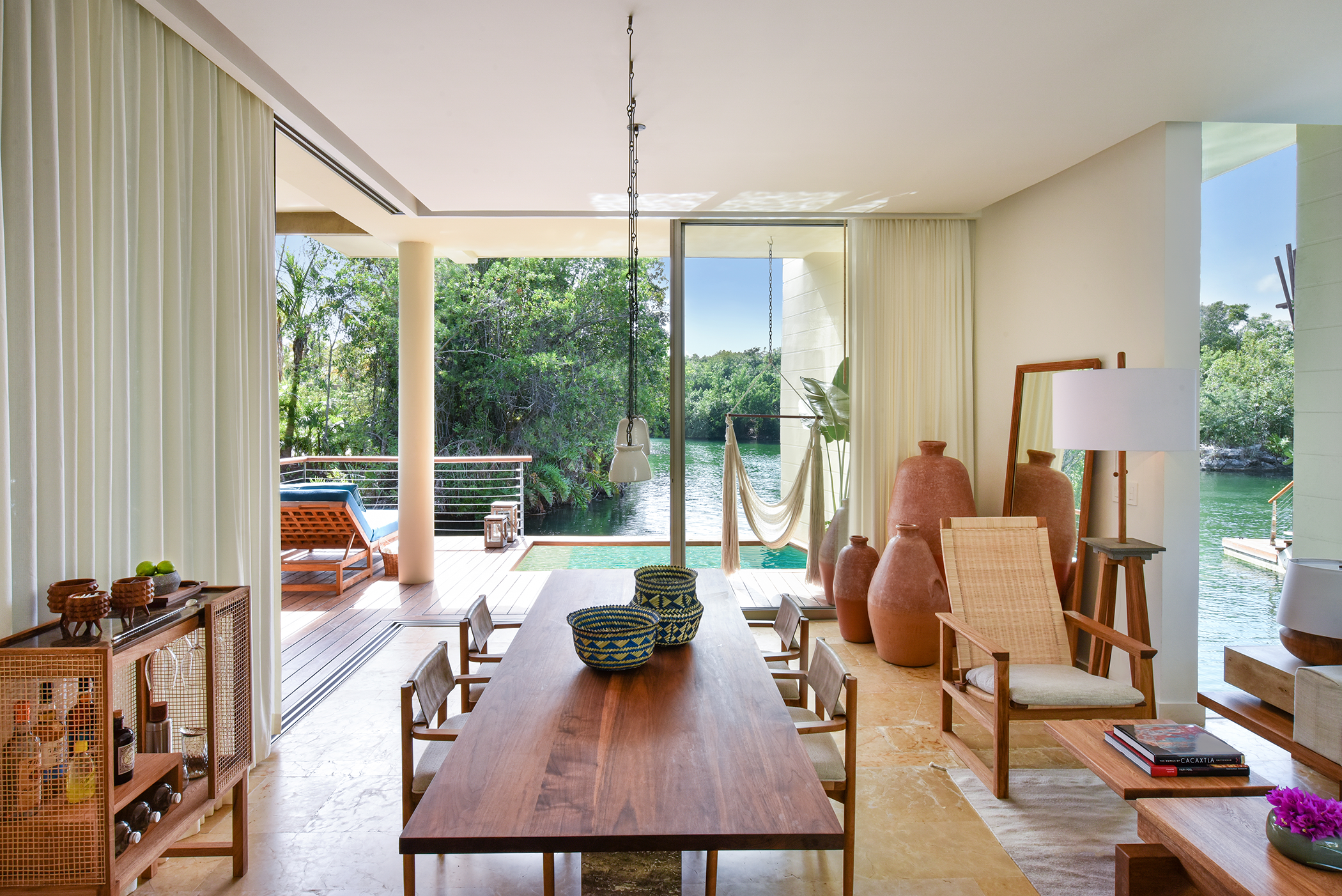 Deluxe Overwater Lagoon Suite_Dining Room.png