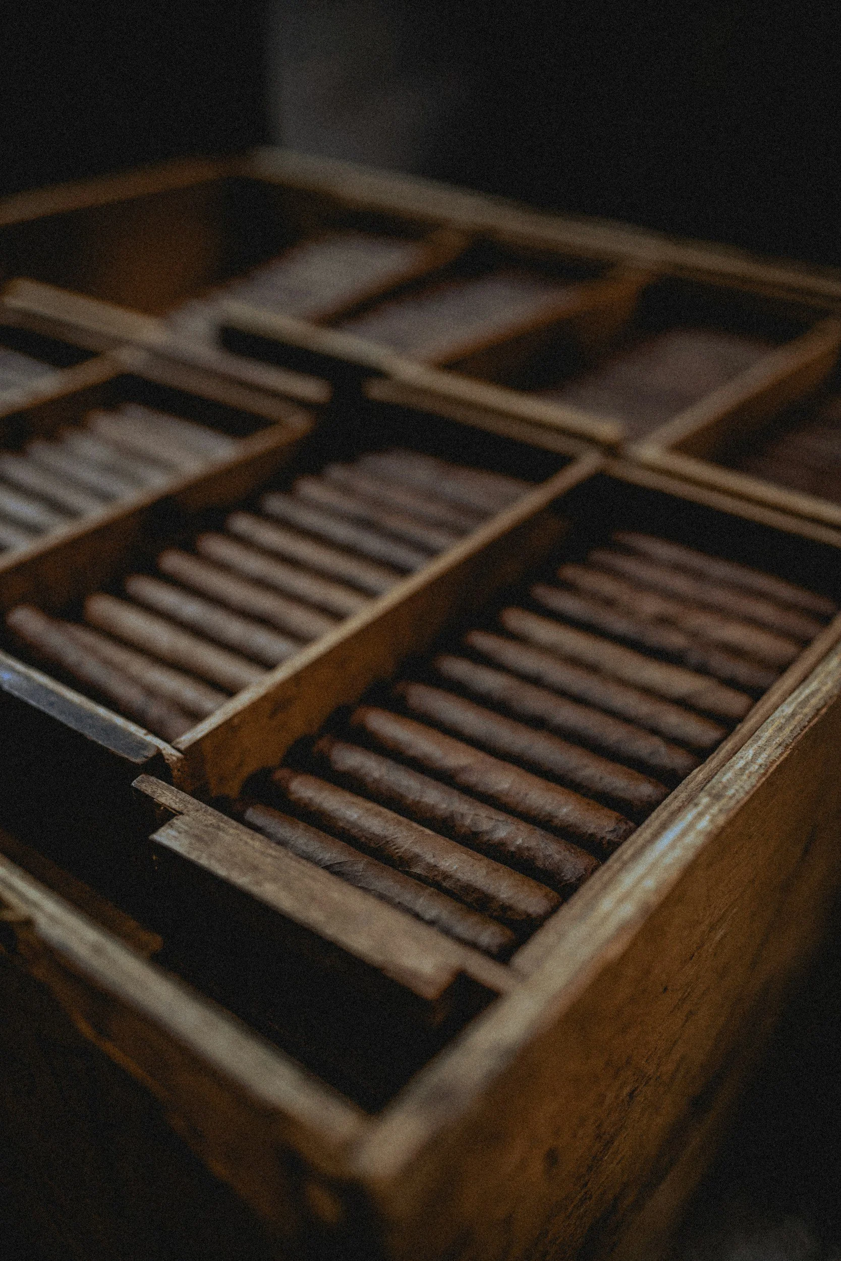 how to run a cigar lounge