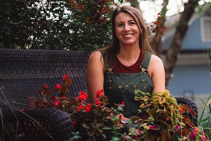 🌿 Hi, I guess it&rsquo;s time for a proper introduction! I&rsquo;m Melissa, founder of Porch &amp; Petal. My love for gardening, decorating, and nature inspired me to create a business that helps others bring beauty to their homes. Growing up in Cal