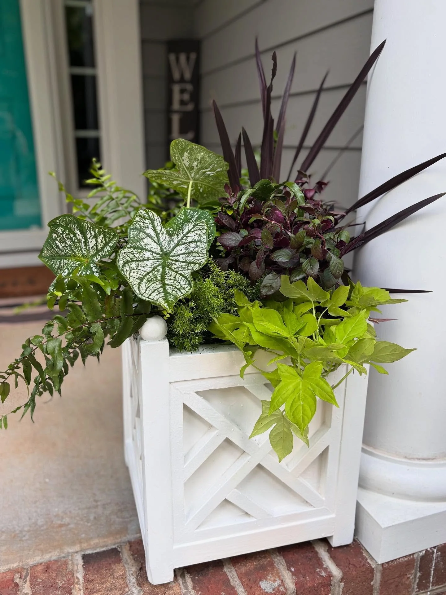 Brought new life to this porch using my client&rsquo;s grandmother&rsquo;s vintage wooden planters 🌿✨ After a little sanding, fresh paint, and a layered rug for extra warmth, the space feels both refreshed and personal. My favorite detail? The whims