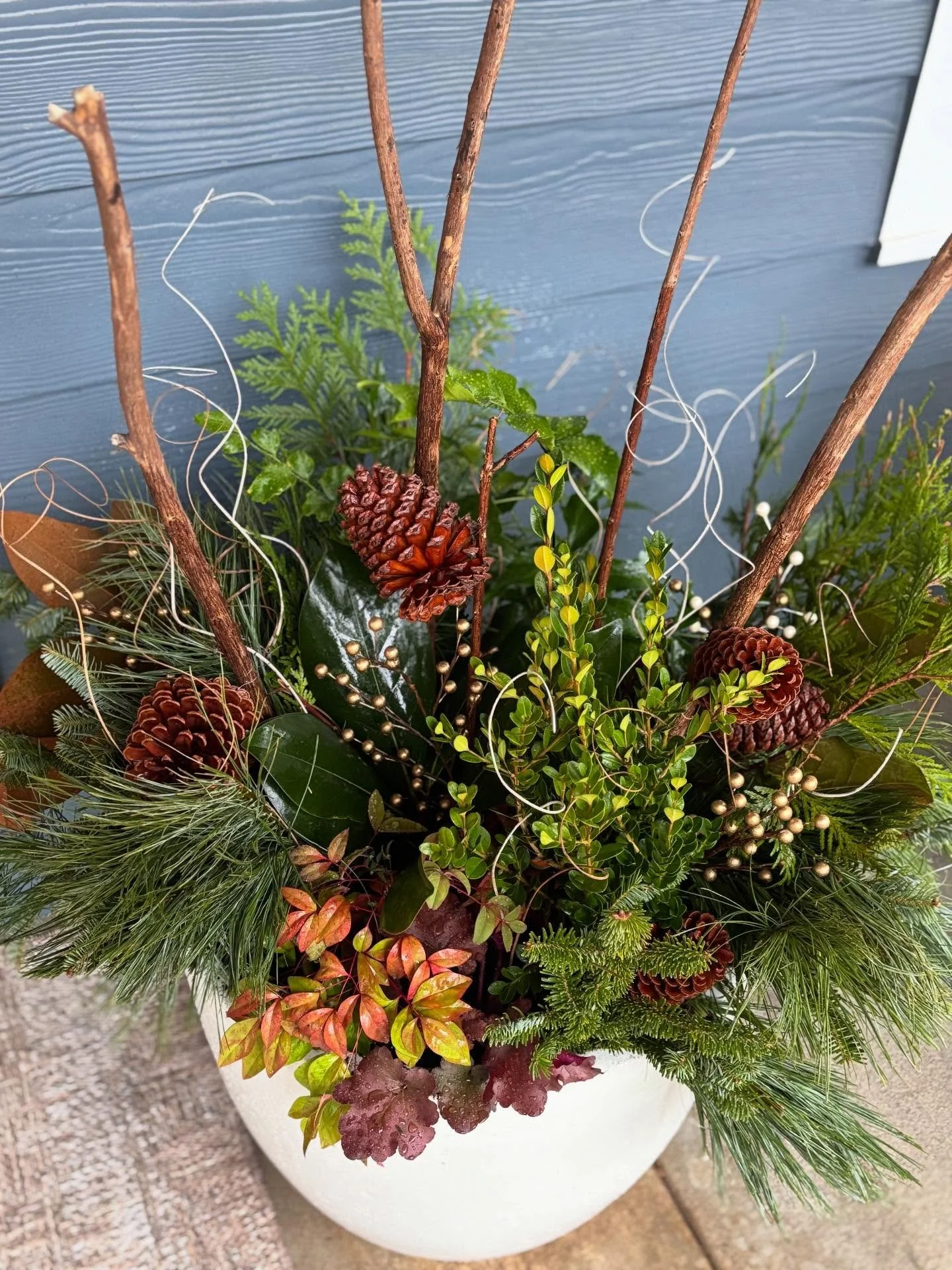So behind on posting because we&rsquo;ve been out here making Christmas magic happen! ✨ 🎄I loved mixing real plants and preserved greens to reflect this homeowner&rsquo;s style&mdash;from the outside in. This will also ensure that this gorgeousness 