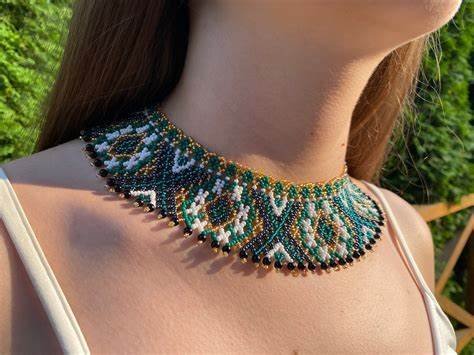 Sylianka necklace making