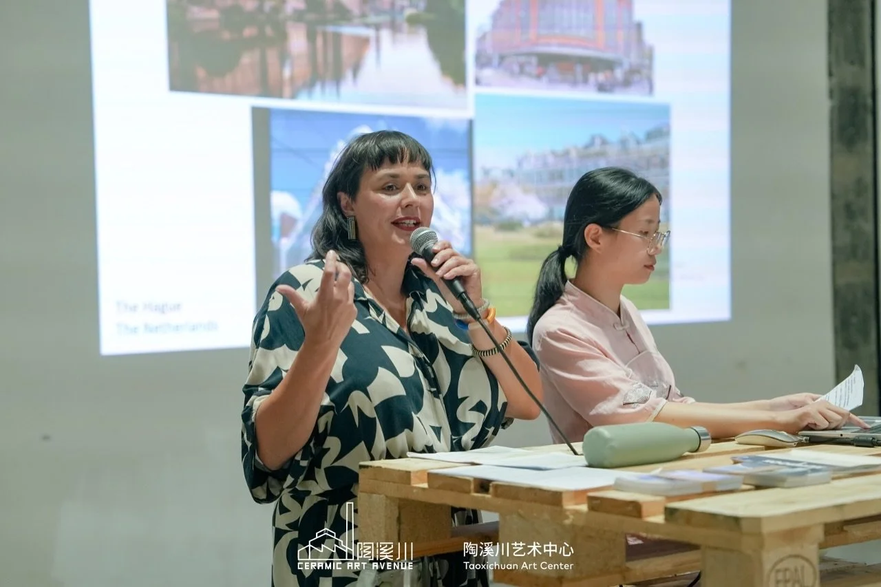 When i get enthousiastic about my work
.
.
.
.
.
@jdzinternationalstudio 
#lecture #ceramicartist #womeninceramics #dutchdesigner