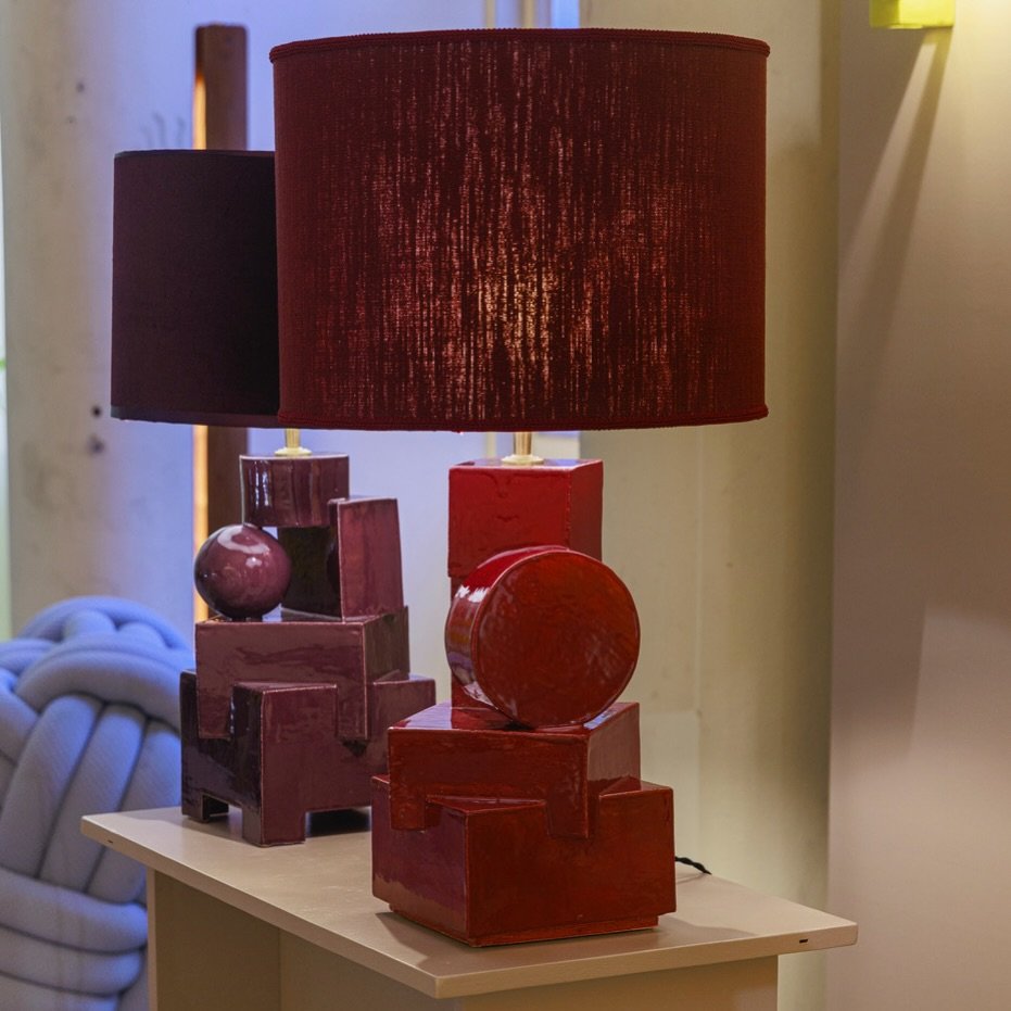 Red and aubergine lamp
Unique pieces
Ceramics
Seen at @design_passage 
.
.
.
.
📸: @jwkaldenbach 
#colourfulinteriors #ceramiclamp #auberginelamp #redlight