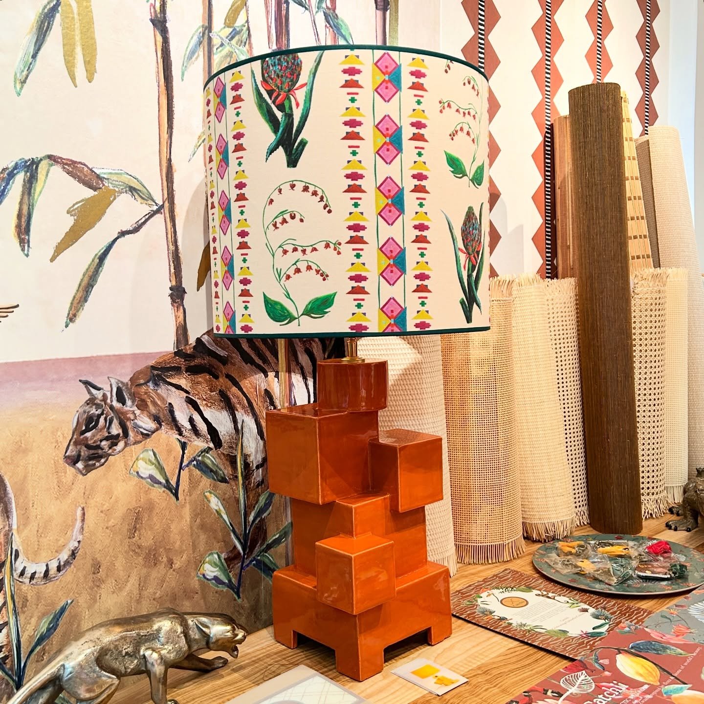 Flashback to last week at Paris deco off where one of my beauties got a special shade by @catchiihomeware.
.
.
.
.
#parisdecooff #brutalistlamp #corallamp #inspiredbyarchitecture #ceramiclamp