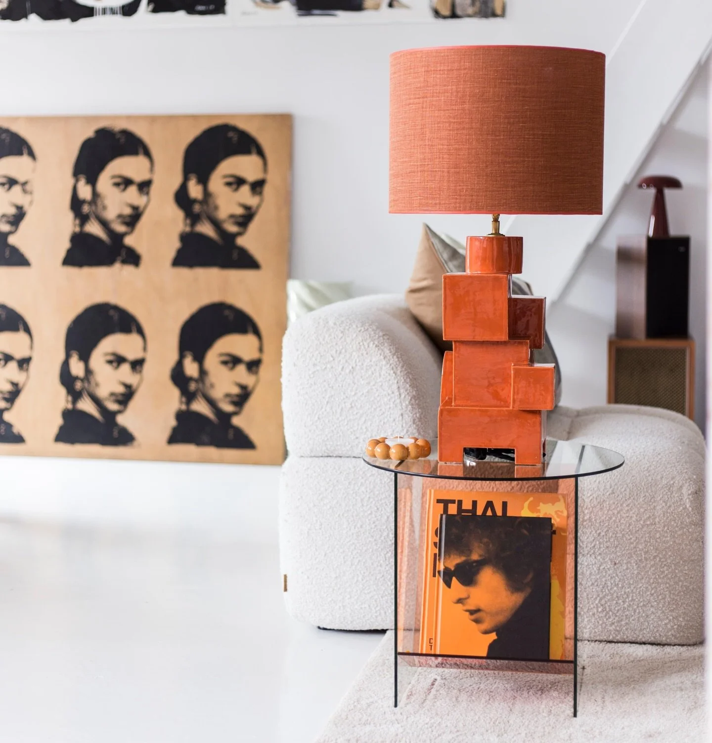 The orange baby in @milla_novo_ house 🧡
.
.
.
.
.
.
#orangelamp #inspiredbyarchitecture #brutalism #interiordecor #artisthouse