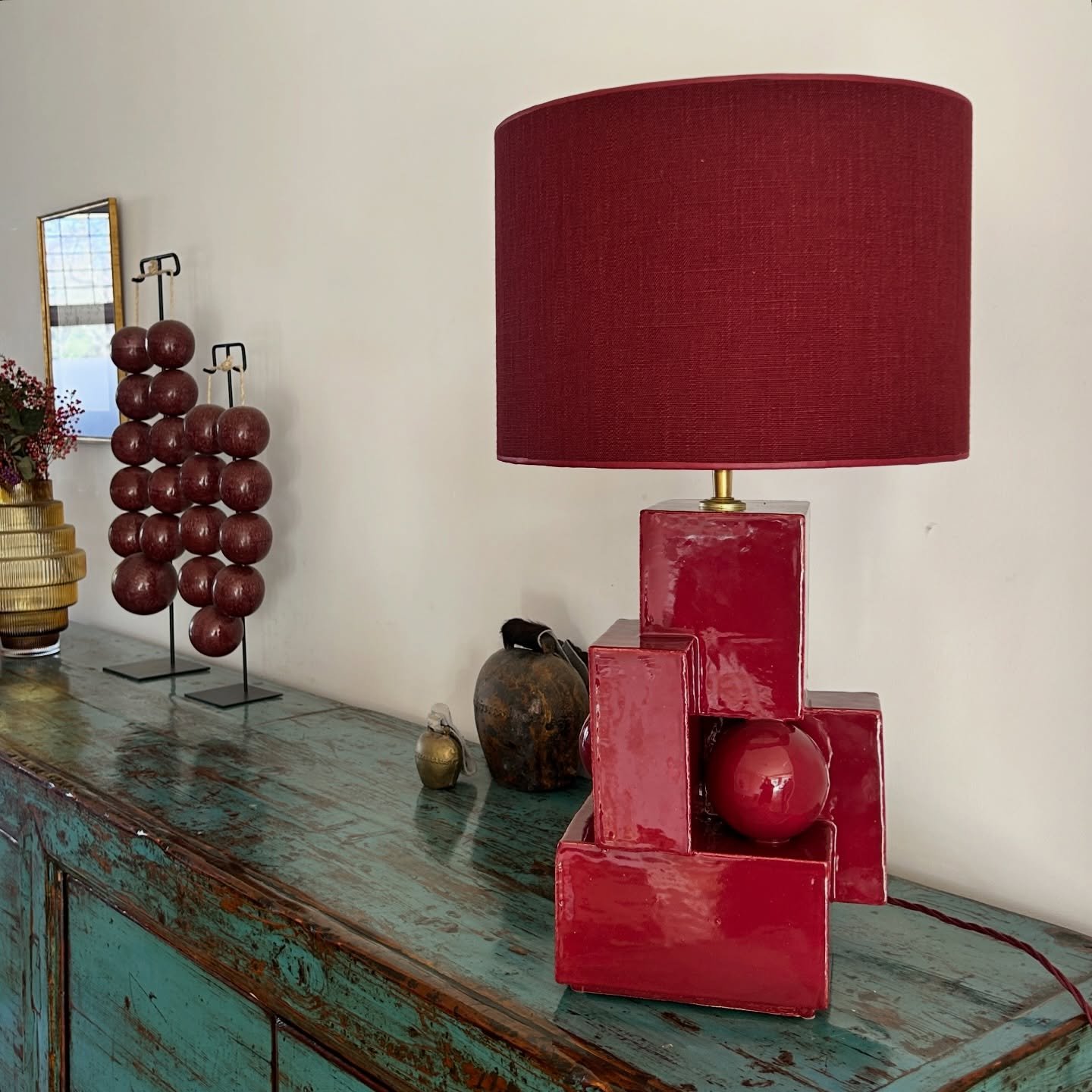 Wine red table lamp 
.
.
.
.
.
#brutalistlamp #inspiredbyarchitecture #ceramiclamp #eclecticinteriors #colourfulliving