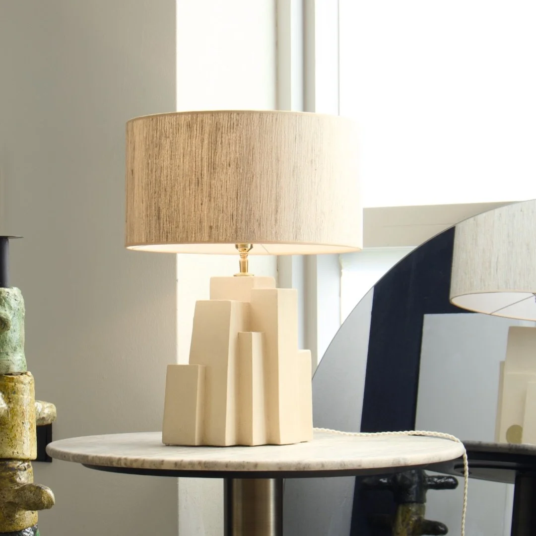 White ceramic lamp with silk shade inspired by architecture 
Unique piece
.
.
.
#peopleofthelabyrinths #ceramiclampfoot #livingroomideas #softbrutalism #ingesimonis_porcelainstudio 
📸: @cocoon_collectables