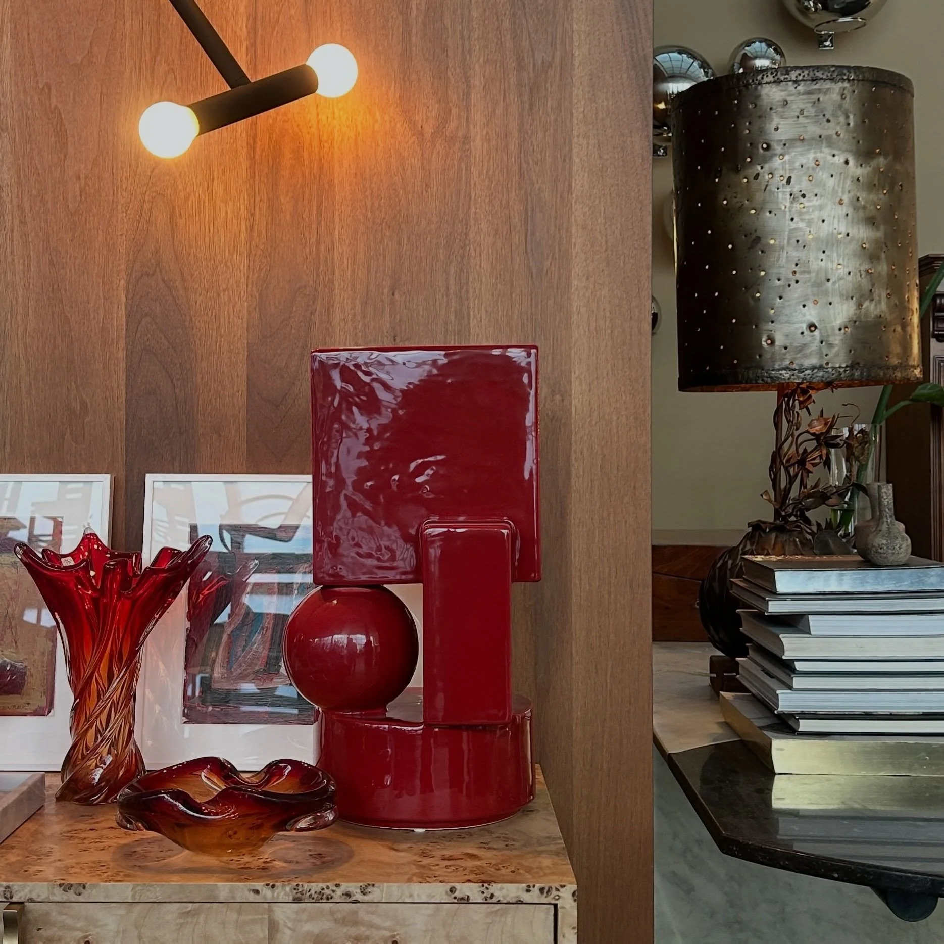 This red one! Sometimes you just have to make a bold statement, because life is too short to be a wallflower
available at @cocoon_collectables 
Beautiful with or without flowers
.
.
.
.
#inspiredbyarchitecture #madetolast #timelessclassic #boldandbea