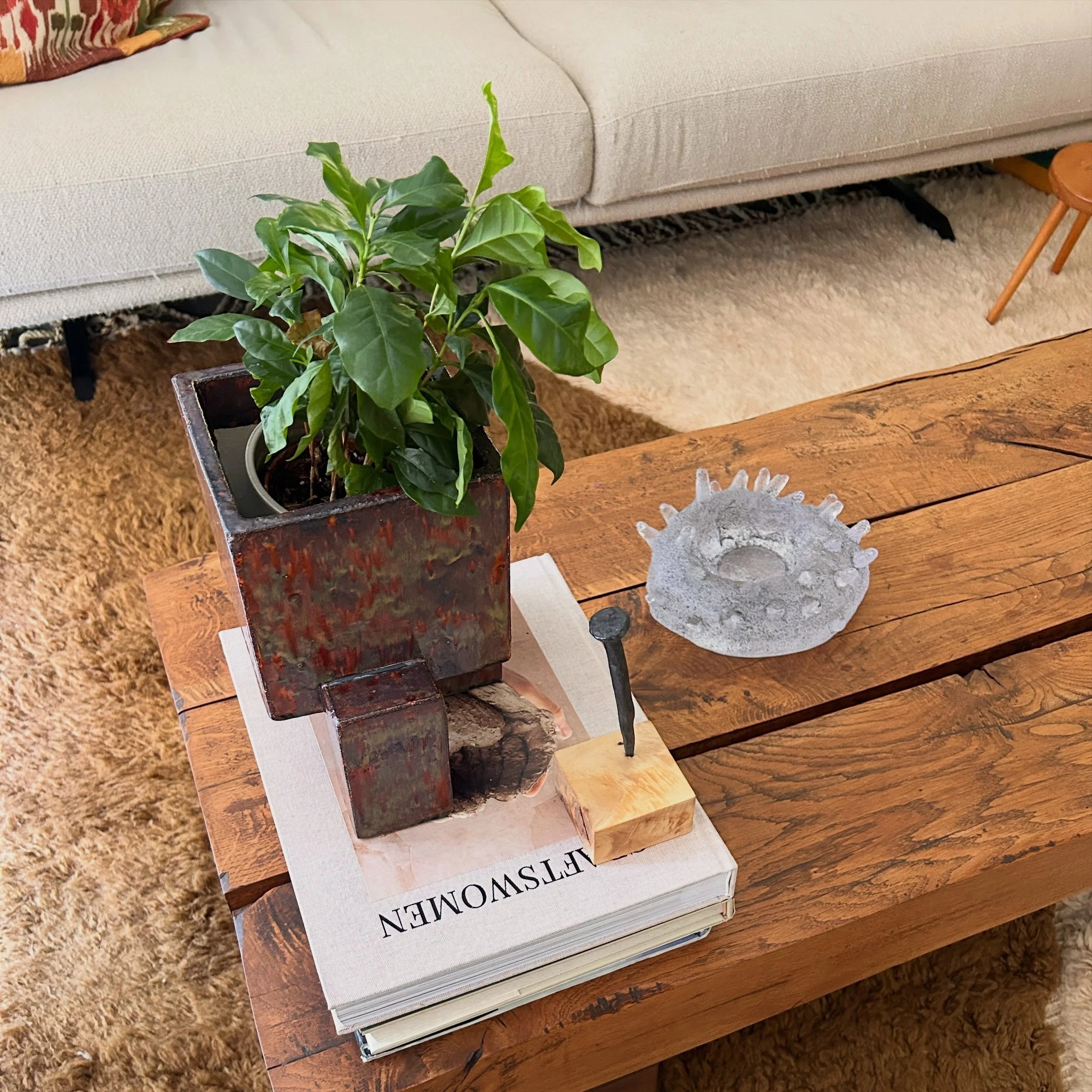 I used the leftover clay scraps to make a small plant pot for the coffee table&mdash;it would have been a shame to let the clay harden. Enjoy your Sunday
.
.
.
#leftovers #uniqueplantpot #craftswomen #coffeetable #midcenturydecor