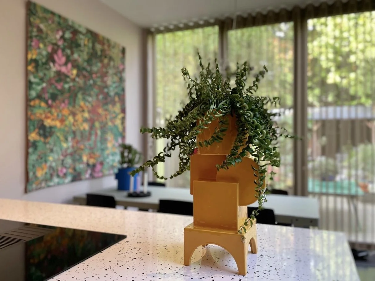 M plantpot in yellow