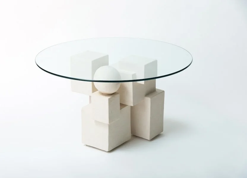 Salontafel van keramiek geinspireerd op architectuur