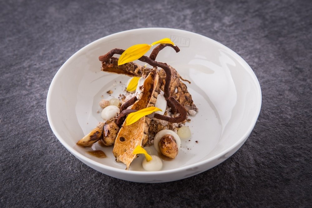 Servies-voor-kromme-watergang-diep-bord-herfst-Inge-Simonis_fotograaf-Pieter-dHoop.jpg