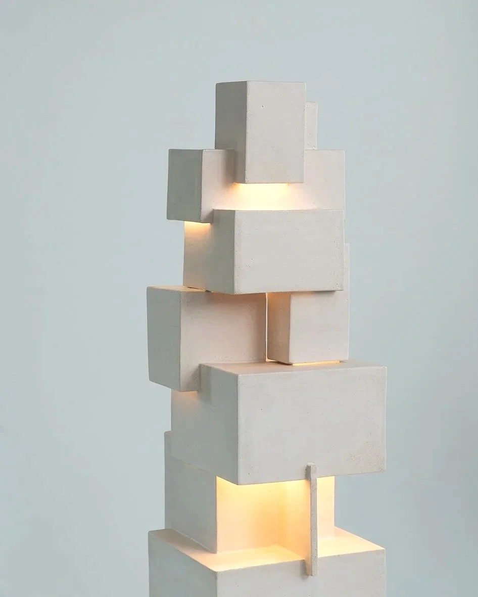 Detail vloerlamp van keramiek