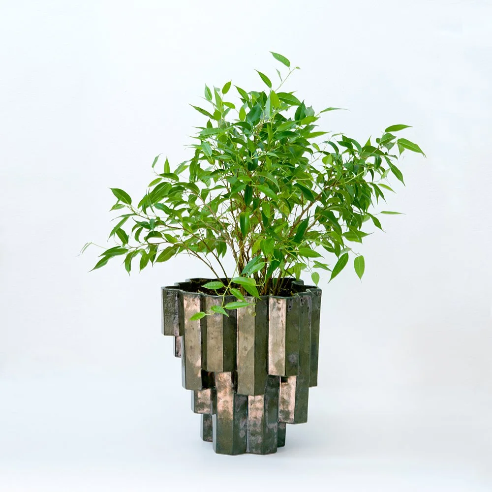 Basalt plantpot