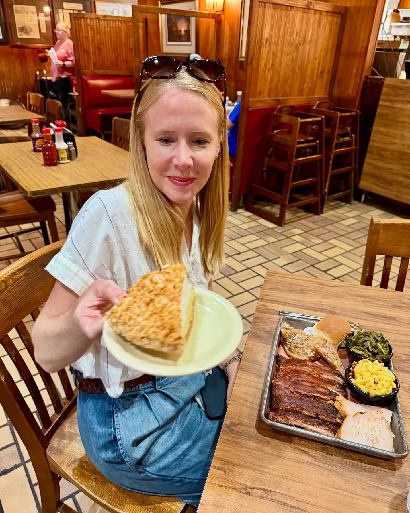 Pie 🥧 oh my! Get someone who looks at you like&hellip; 😍 Alabama BBQ that&rsquo;s legendary + hush puppies that whisper = amazing food day. Dinner at @bigbobgibsonbbq with their famous barbeque and gorgeous pies and lunch at Old Greenbrier, where h