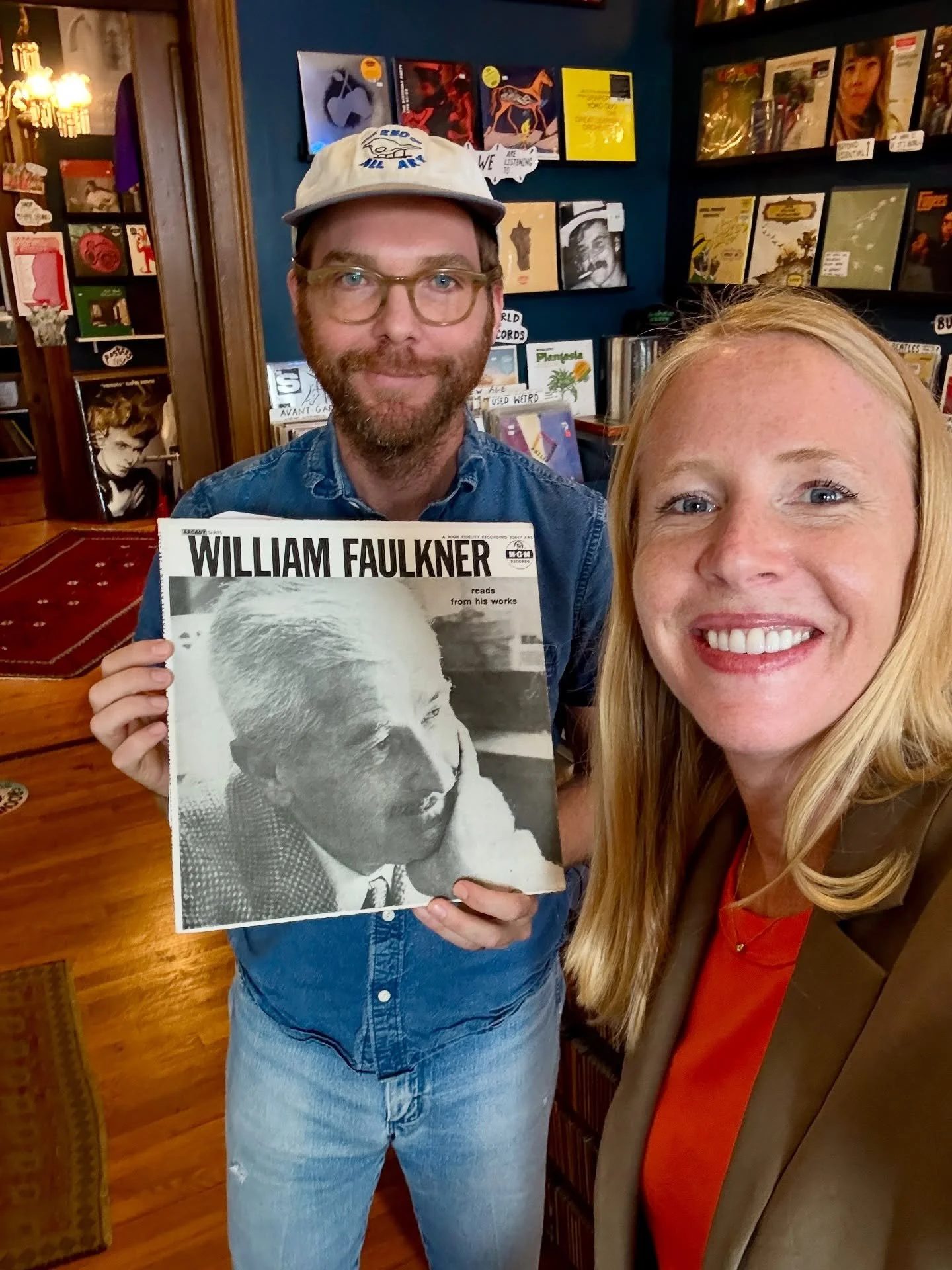 Oxford is making me smarter! 📚✨ Channeling&nbsp;serious&nbsp;Faulkner vibes in Oxford, Mississippi with a literary itinerary. 

🏡 Wandered through&nbsp;Rowan Oak, the longtime home of Pulitzer Prize-winning William Faulkner &mdash; a literary legen