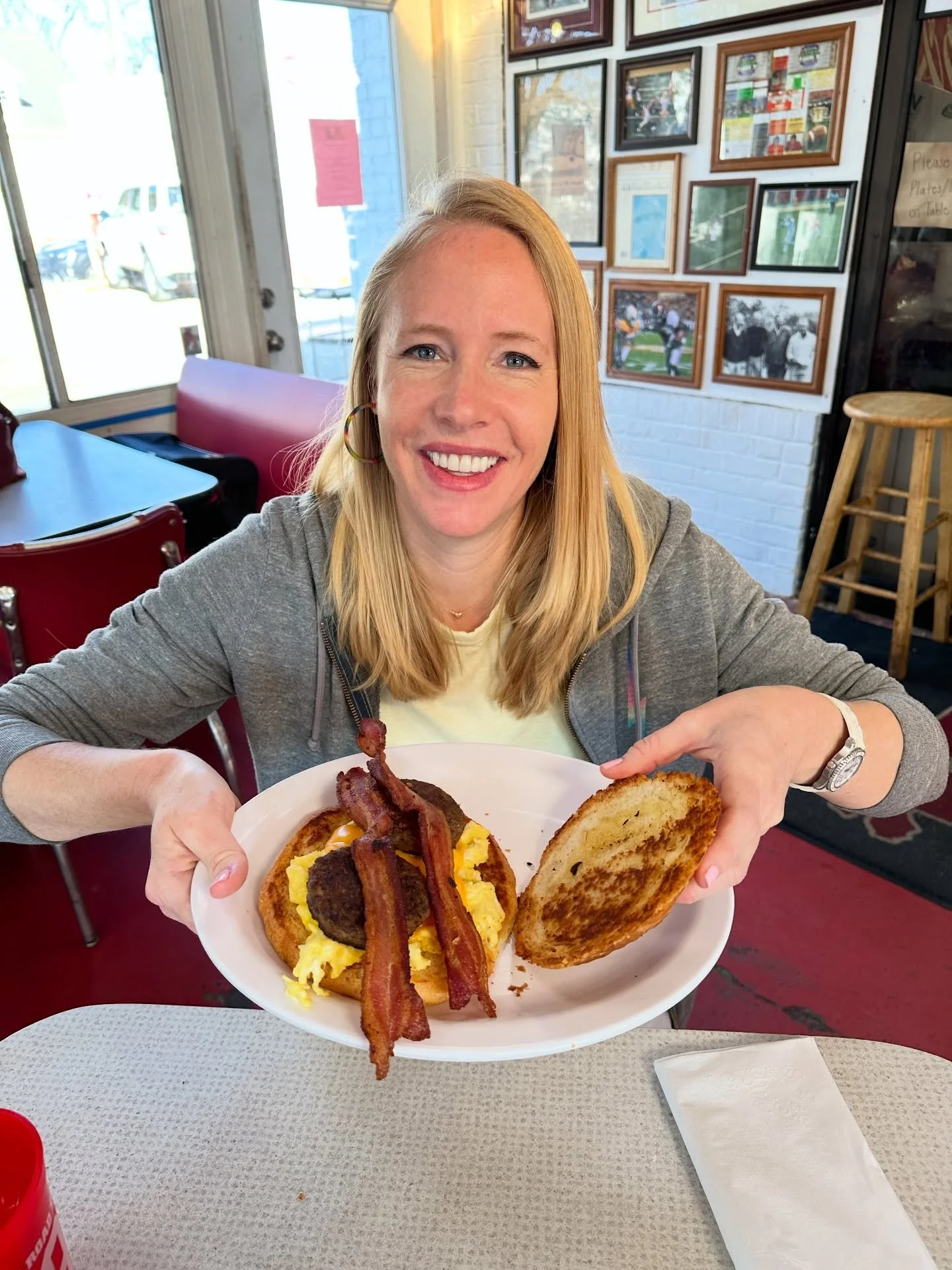 Alabama from the South to North with food and accessibility along the way. Our epic primetime 2 hour road trip is on tonight on @alpublictv 8 to 10pm.

Have you visited Alabama? What&rsquo;s your favorite place? 

📺 8pm to 9pm Alabama for Foodies Pa