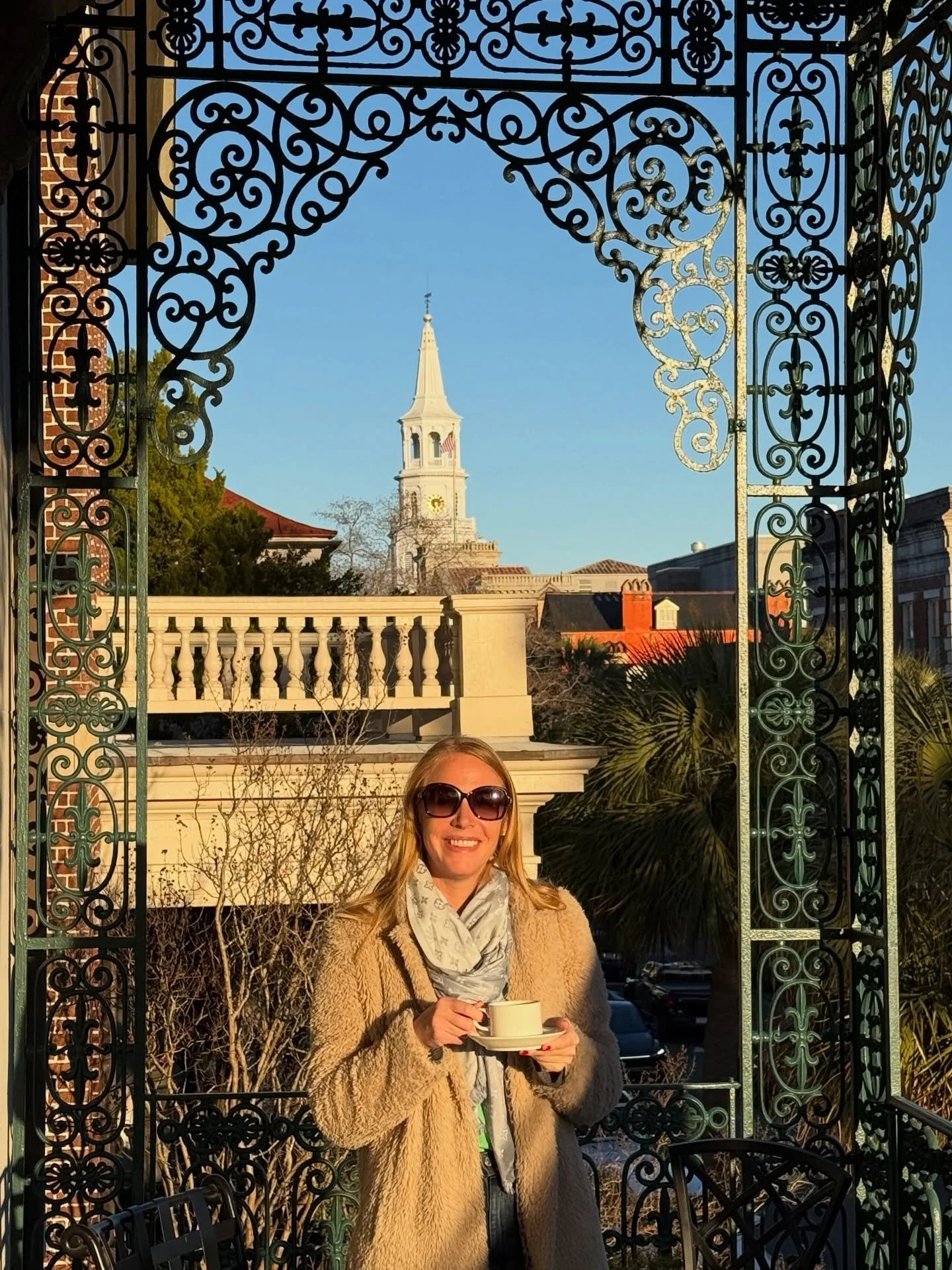 The perfect weekend in sunny 🌞 Charleston! I happily traded cold NYC for cobblestone streets, pastel homes, and serious Southern charm&mdash;and I&rsquo;m sharing my top travel tips 👇

📍 Stay
The historic John Rutledge House Inn (c. 1763), once ho