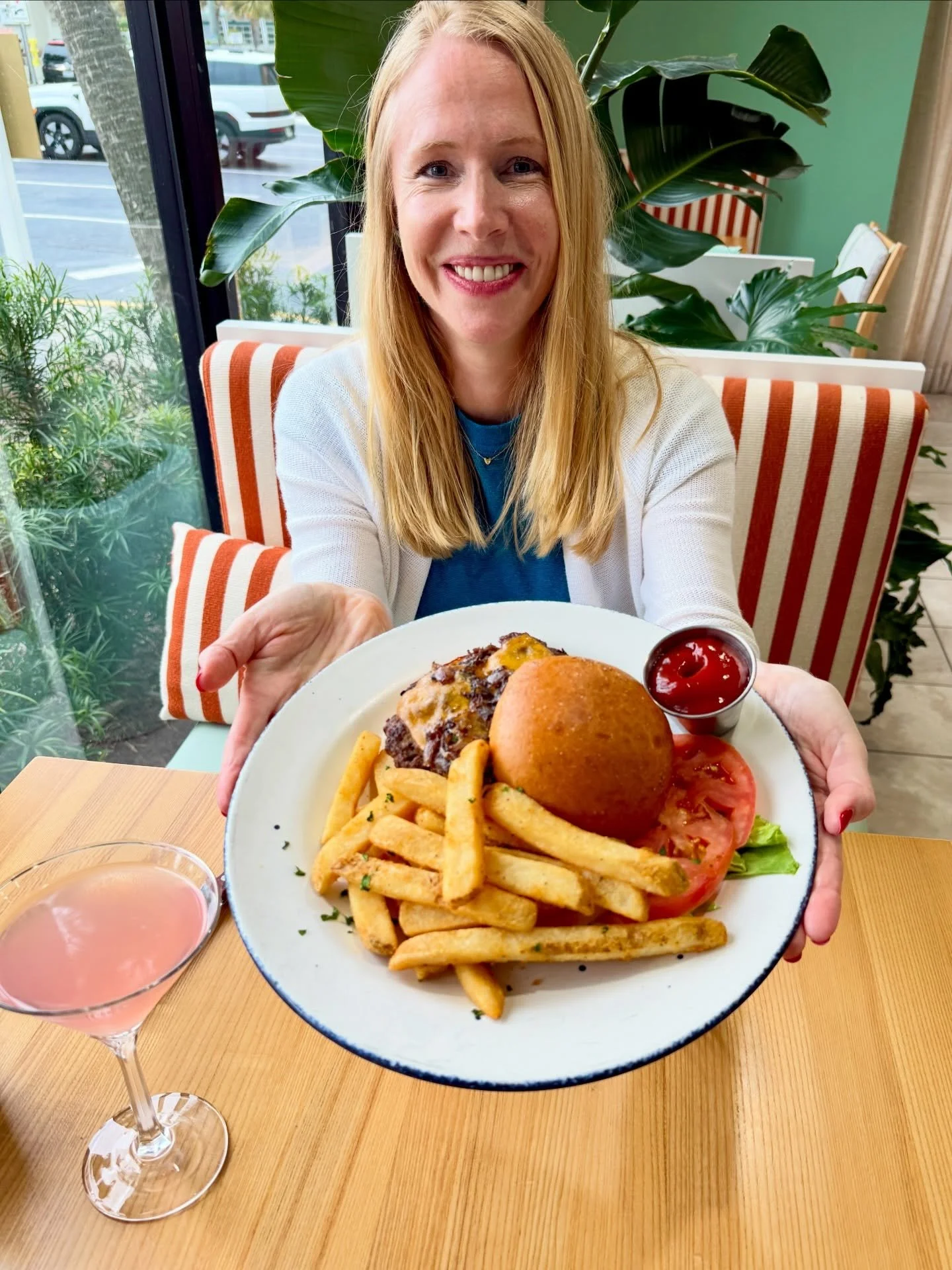 Smashburger or lobster roll? What would you choose? Dining at @thepalmandpebble where Chef David Williams crafts an American style menu with a twist. It&rsquo;s located inside @vocotheshelbymyrtlebeach Hapoy Friday! Go treat yourself to something tas