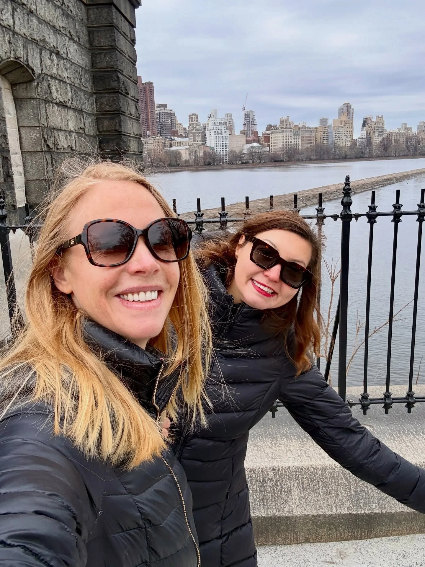 #friends ❤️ nothing much better than that! A weekend walk in the park with bagels 🥯 and horses. 🐎 

#nyc #travel #centralpark