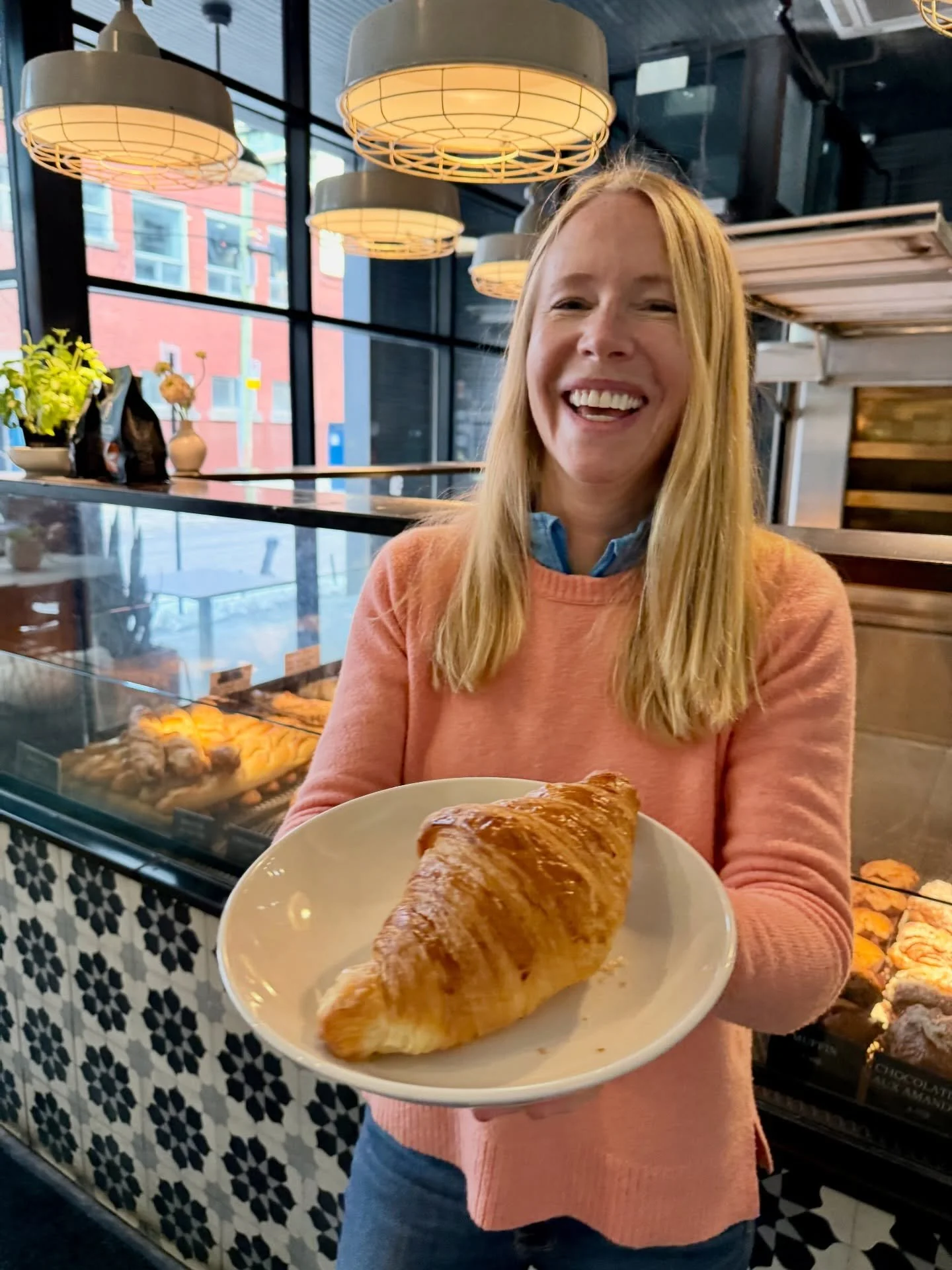 Carbs don&rsquo;t count in Qu&eacute;bec&hellip; right? 🥐🥖 Kicking off our 100th episode season of Travels with Darley the delicious way in Montr&eacute;al&mdash;with a carb-loading breakfast that feels like a little taste of France at La B&ecirc;t