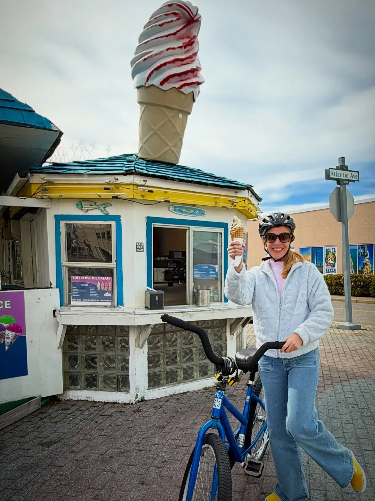 Pedal, pause, scoop.🍦The only thing better than the ride is the post-ride cone in Virginia Beach. Do you agree? ⬇️

You can rent bikes beachside here.
- There are easy-to-find bike rentals along the Boardwalk.  I picked up from Cherie&rsquo;s Bicycl