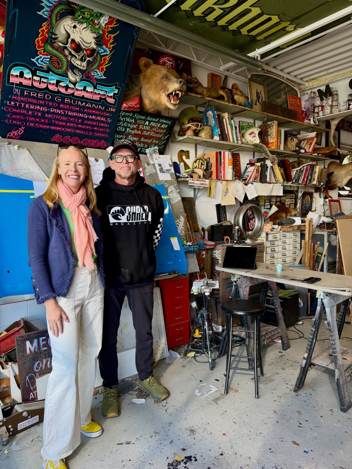 Calling all art and food lovers! Meet the artists of @thevibecreativedistrict comprised of makers, chefs and creatives bringing color and taste to this vibrant area of Virginia Beach. Loved discovering and shopping small for flamingo art 🖼️ and sour