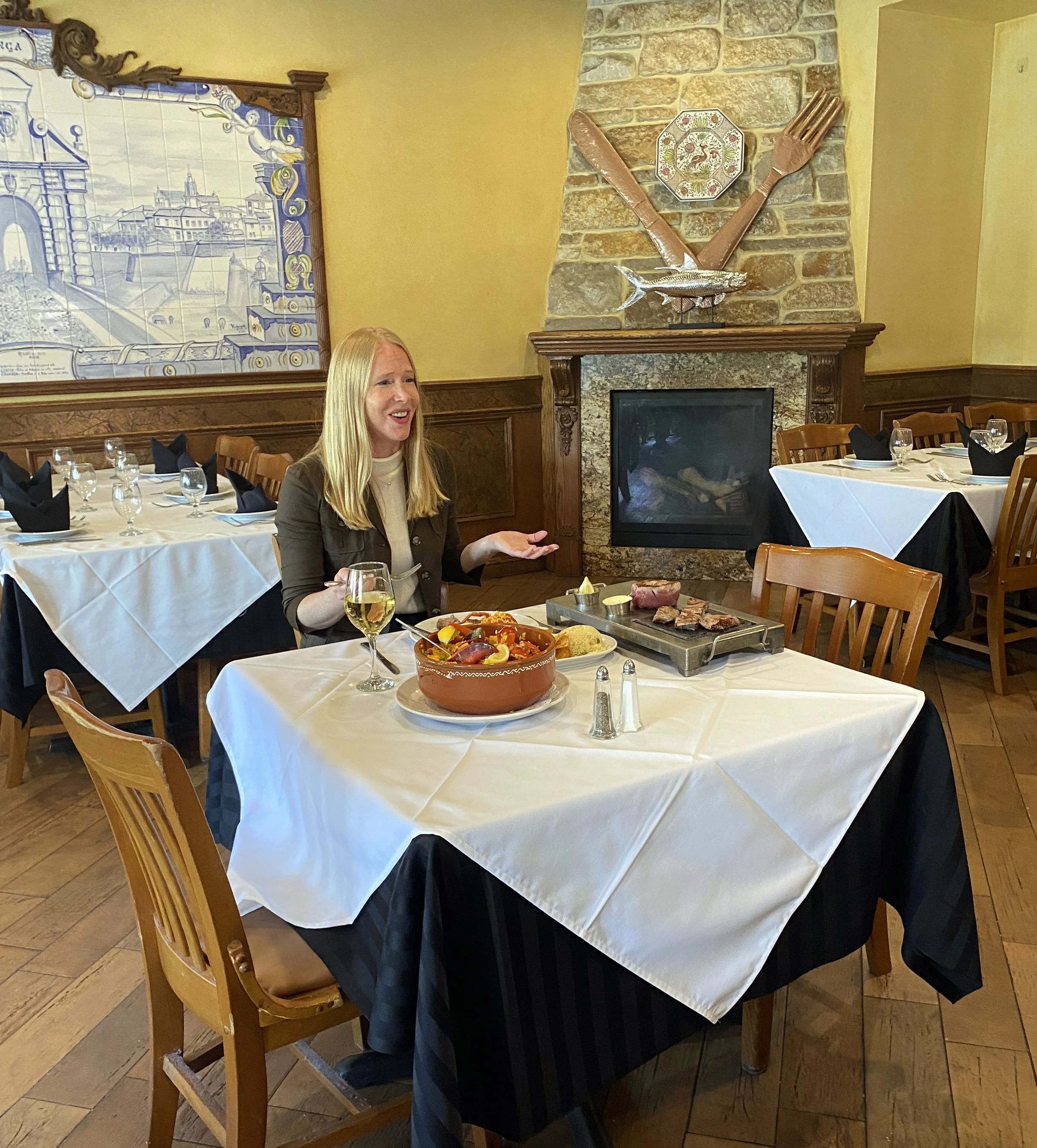 Valenca-Restaurant-Elizabeth-Darley-Newman-steak-on-stone-2.jpg