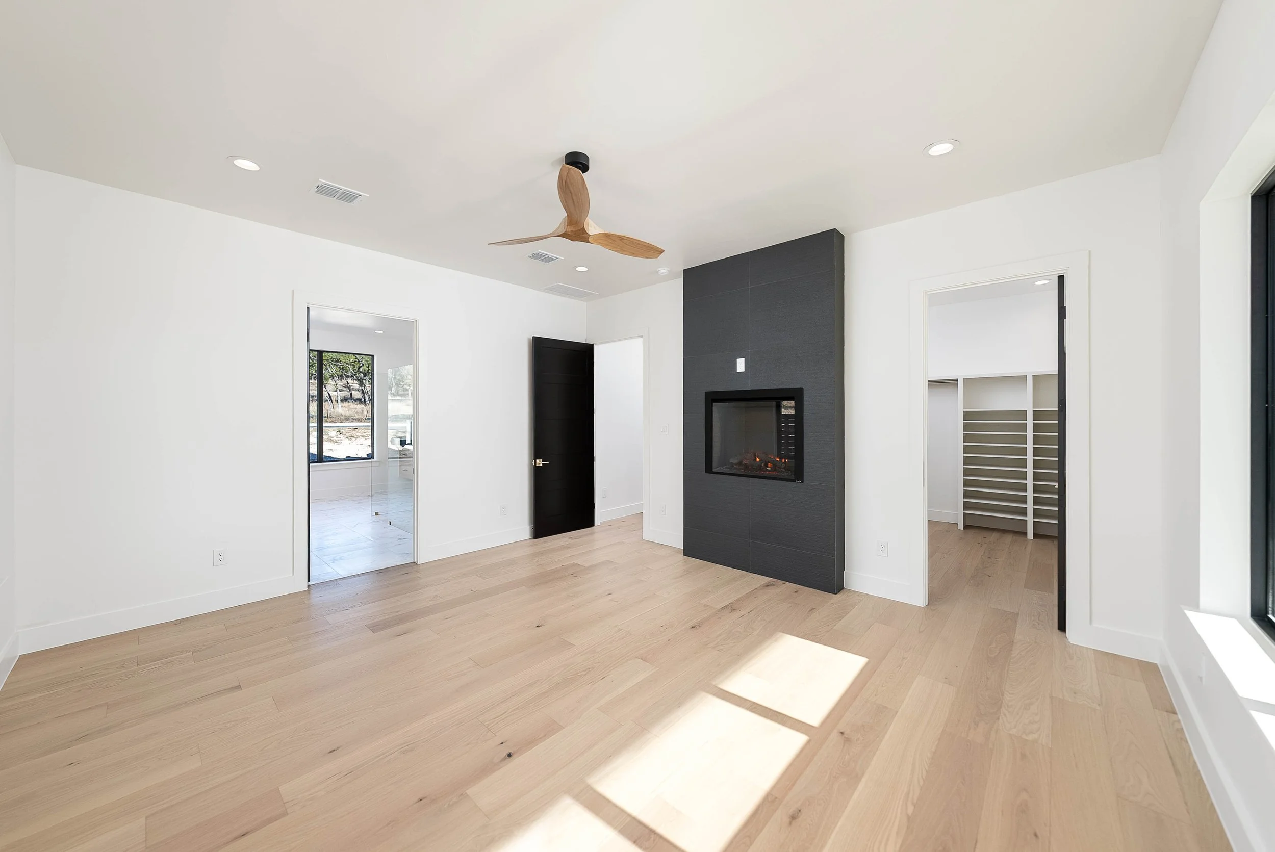 135 Stoneledge Dr-6.jpg