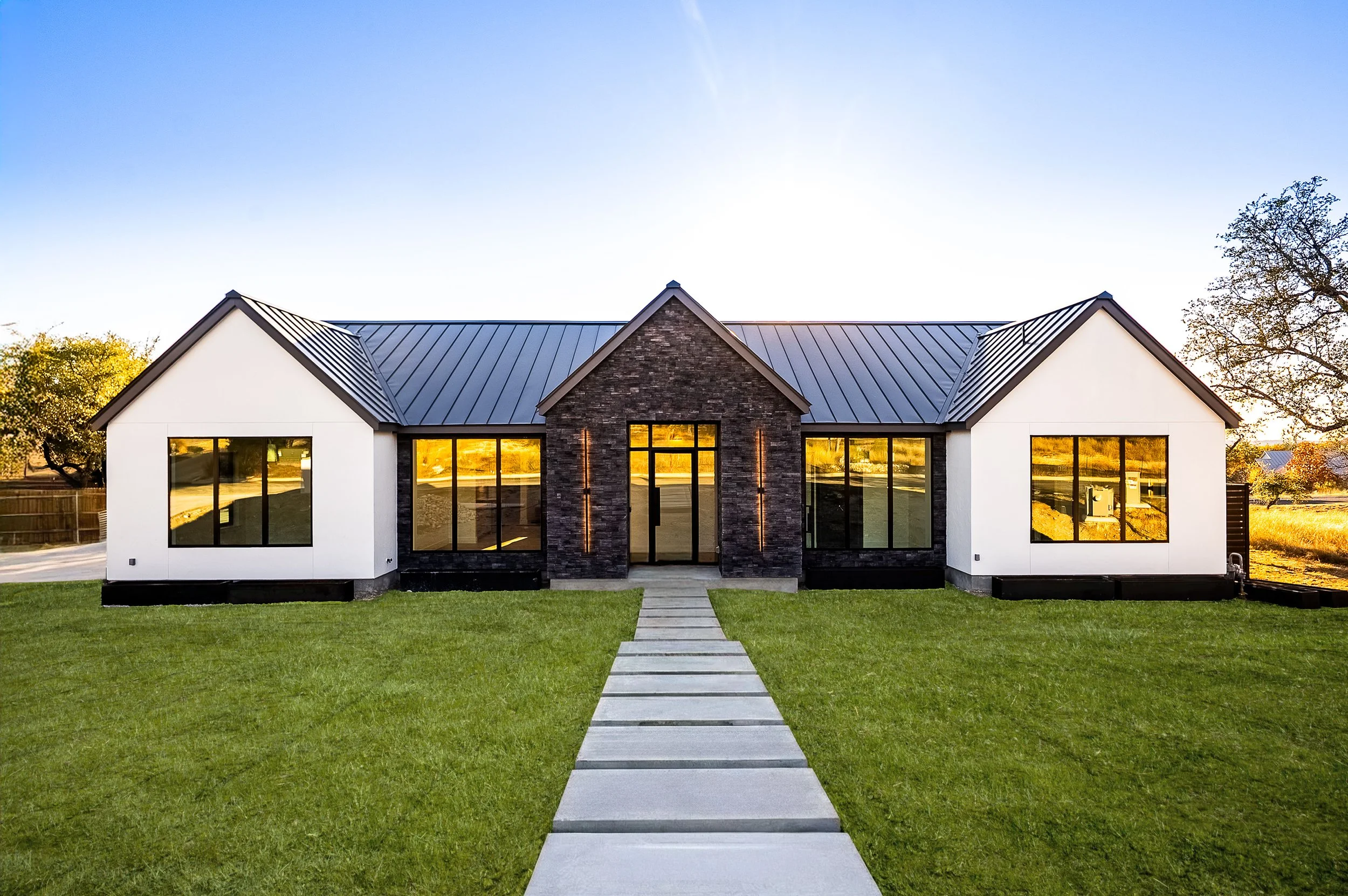 135 Stoneledge Dr Exteriors-1.jpeg