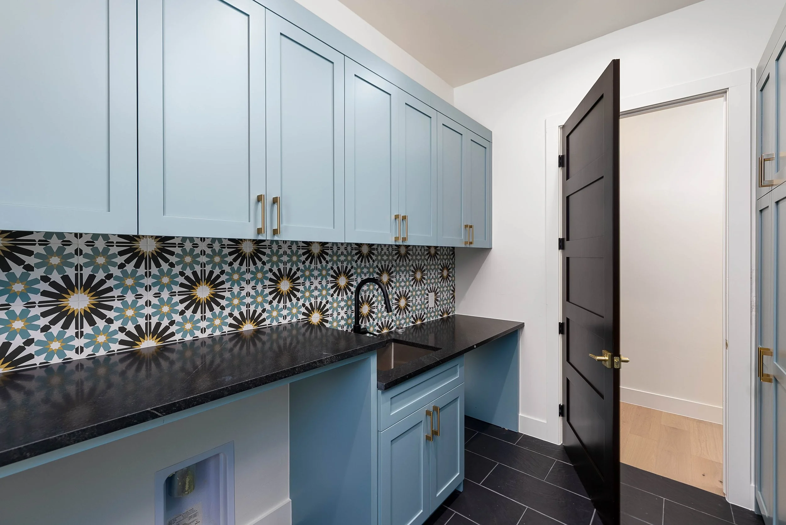 135 Stoneledge Dr-13.jpg