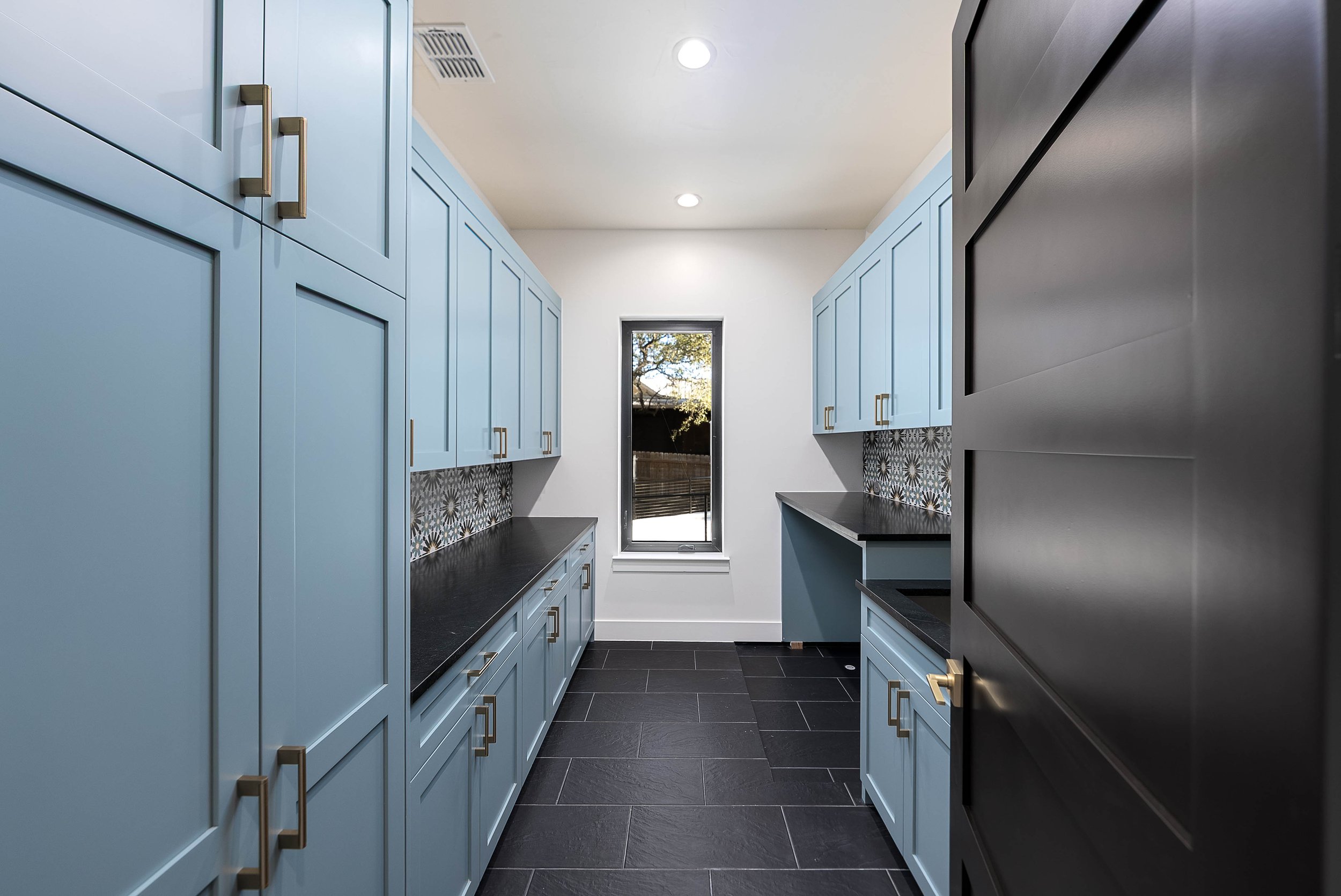135 Stoneledge Dr-12.jpg