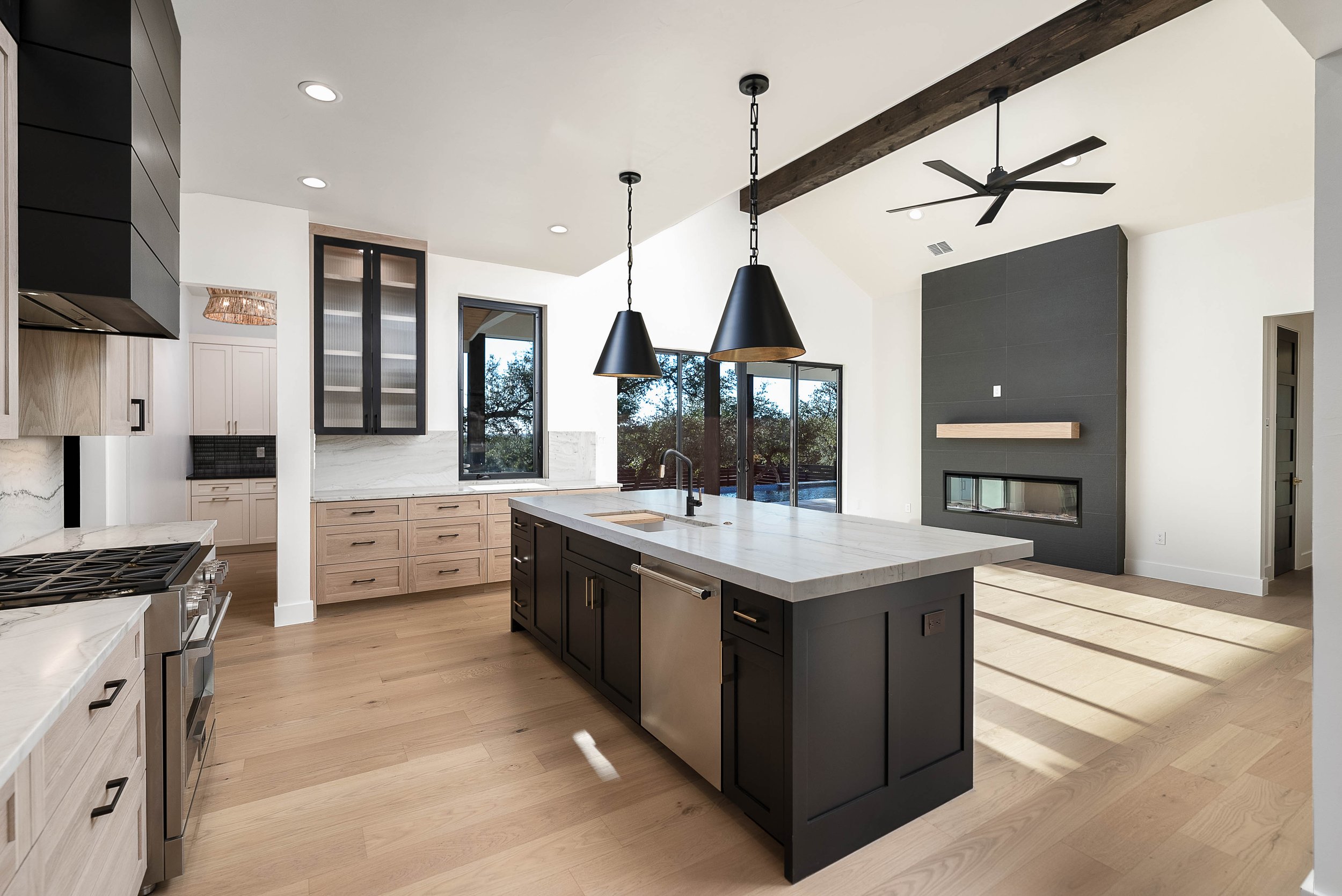 135 Stoneledge Dr-8.jpg
