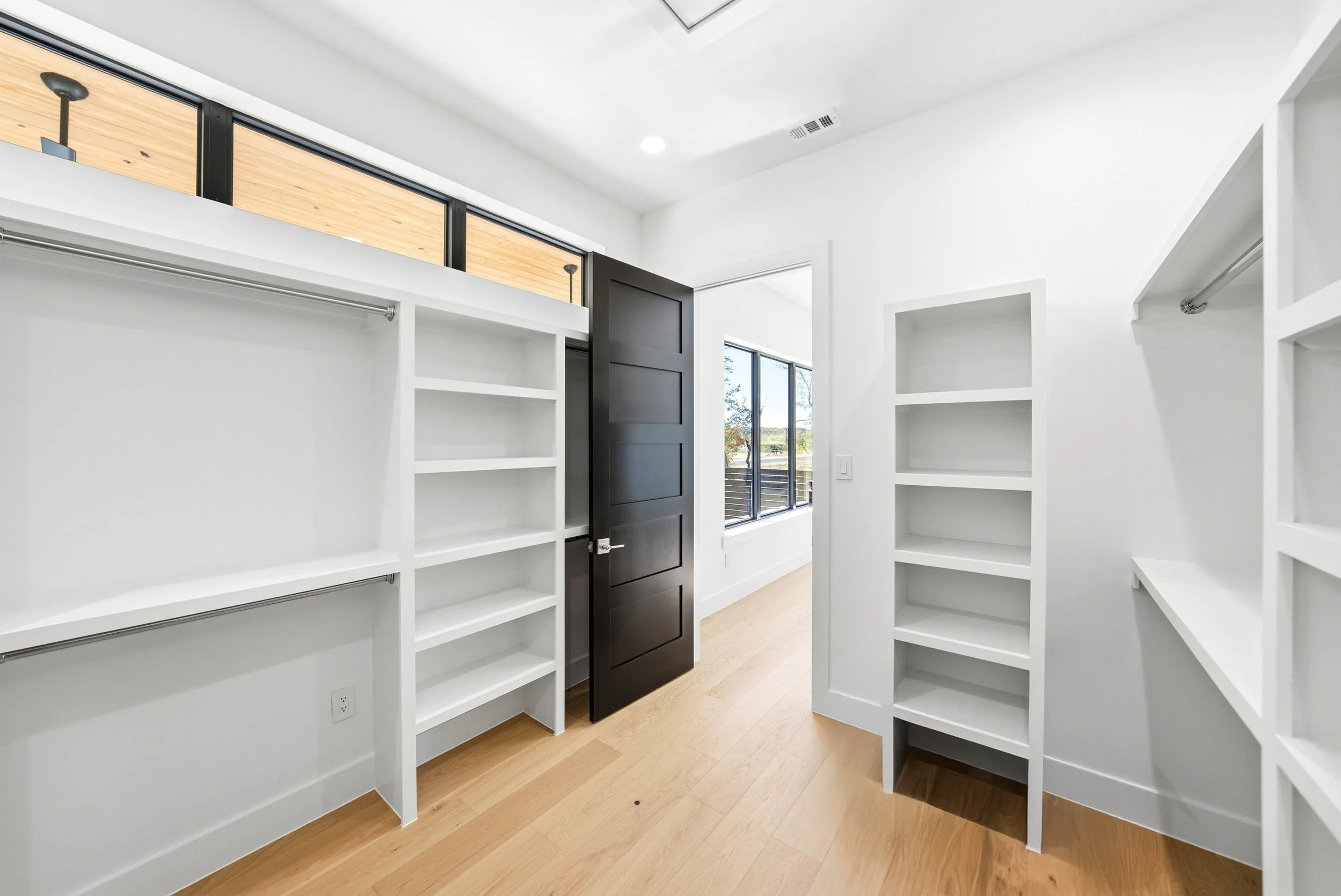 135 Stoneledge Dr-18.jpg